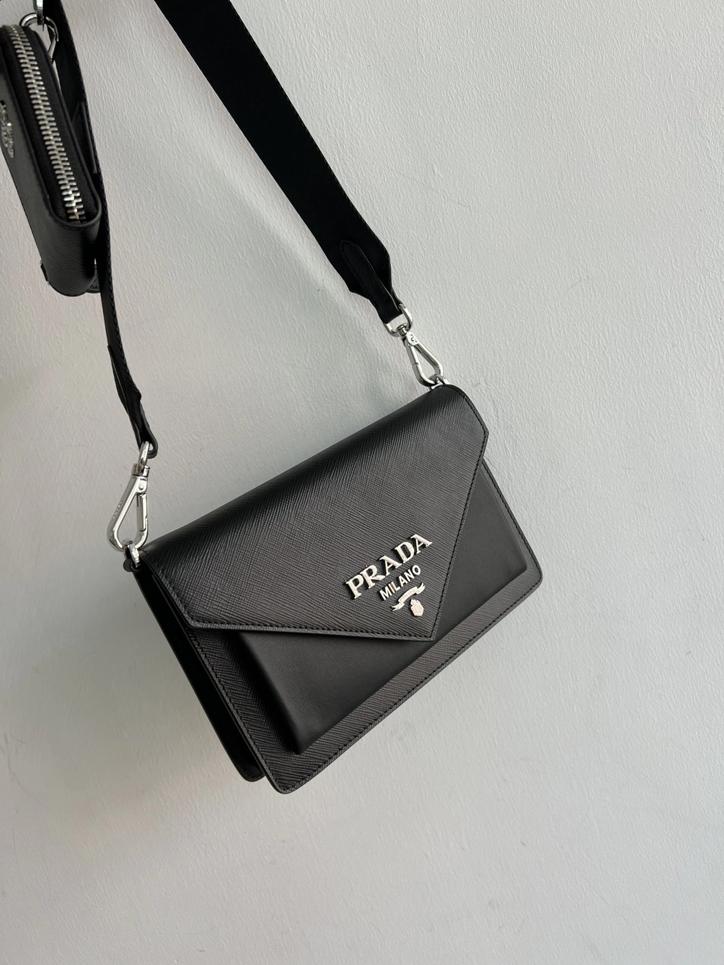 MOMO- 1BP020-2EVU-F0002-NOO item:D-B000A2419R