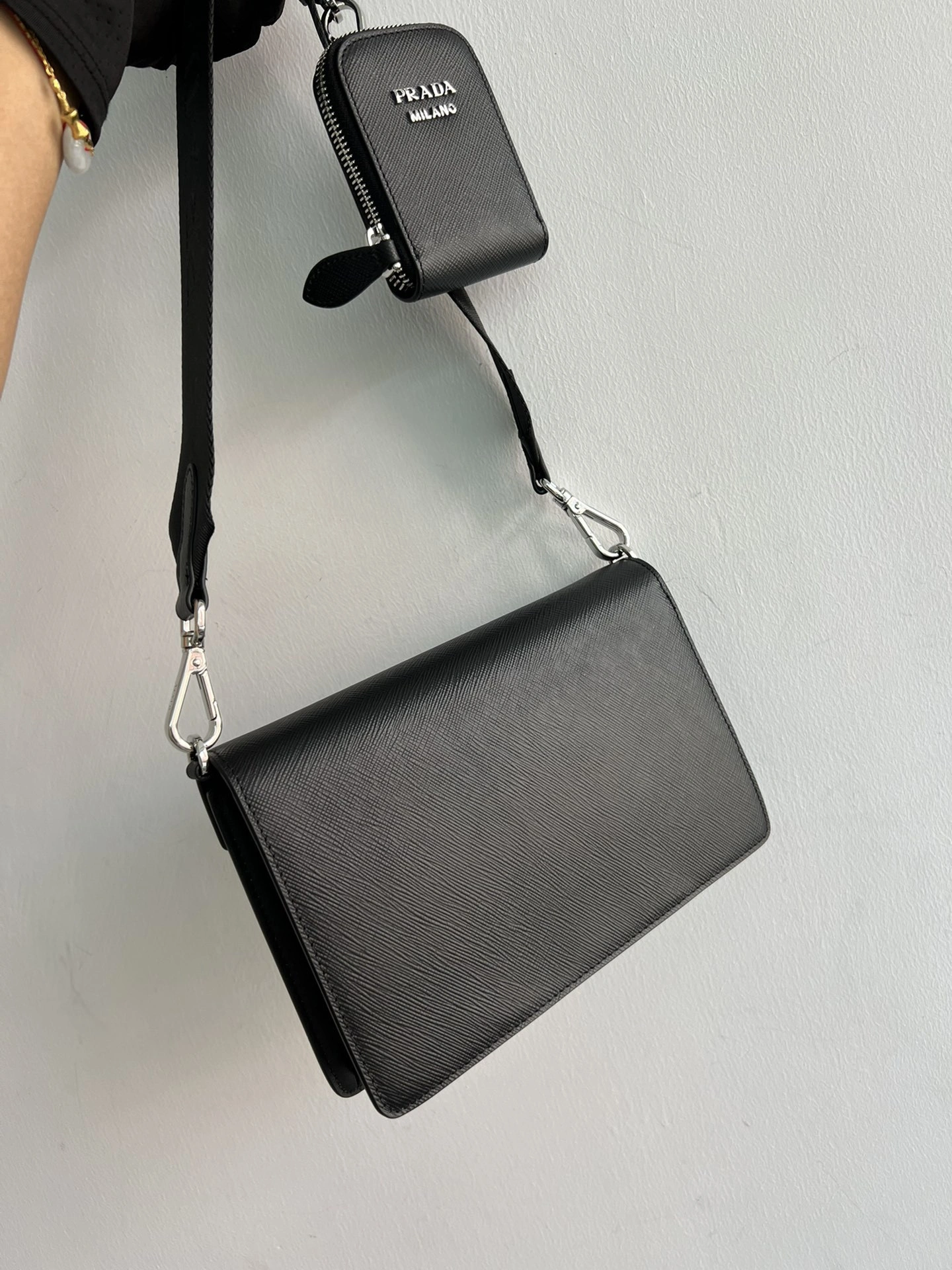 MOMO- 1BP020-2EVU-F0002-NOO item:D-B000A2419R