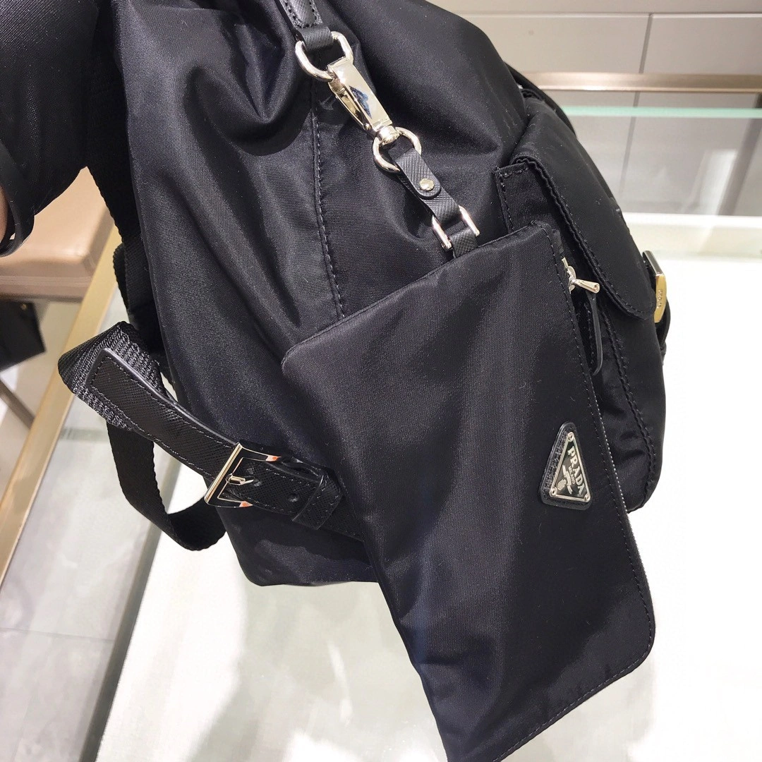 &MOMO- 1BZ811-V44-F0002-V-OOO cowhide item : B-B598E1521W