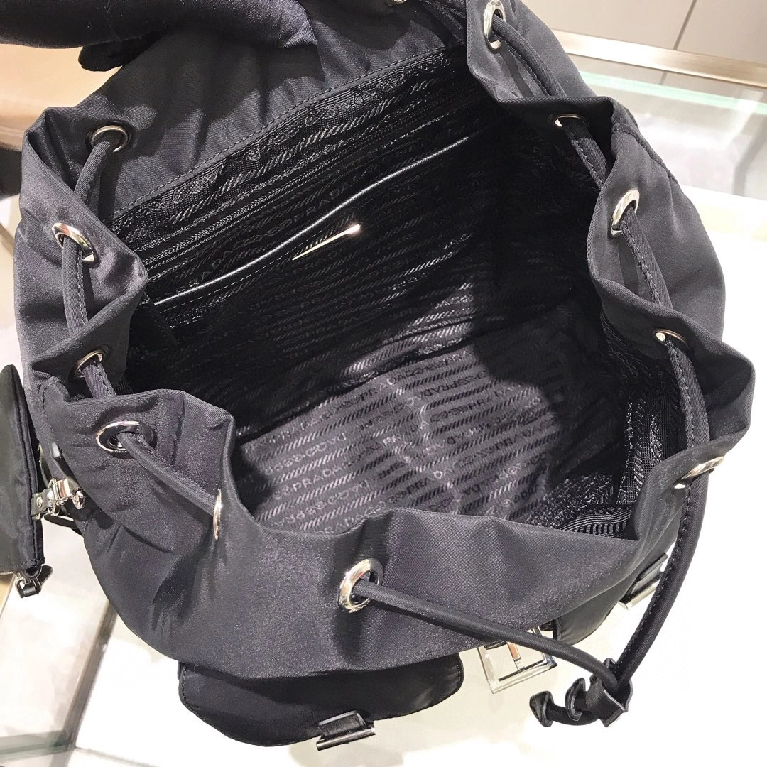 &MOMO- 1BZ811-V44-F0002-V-OOO cowhide item : B-B598E1521W