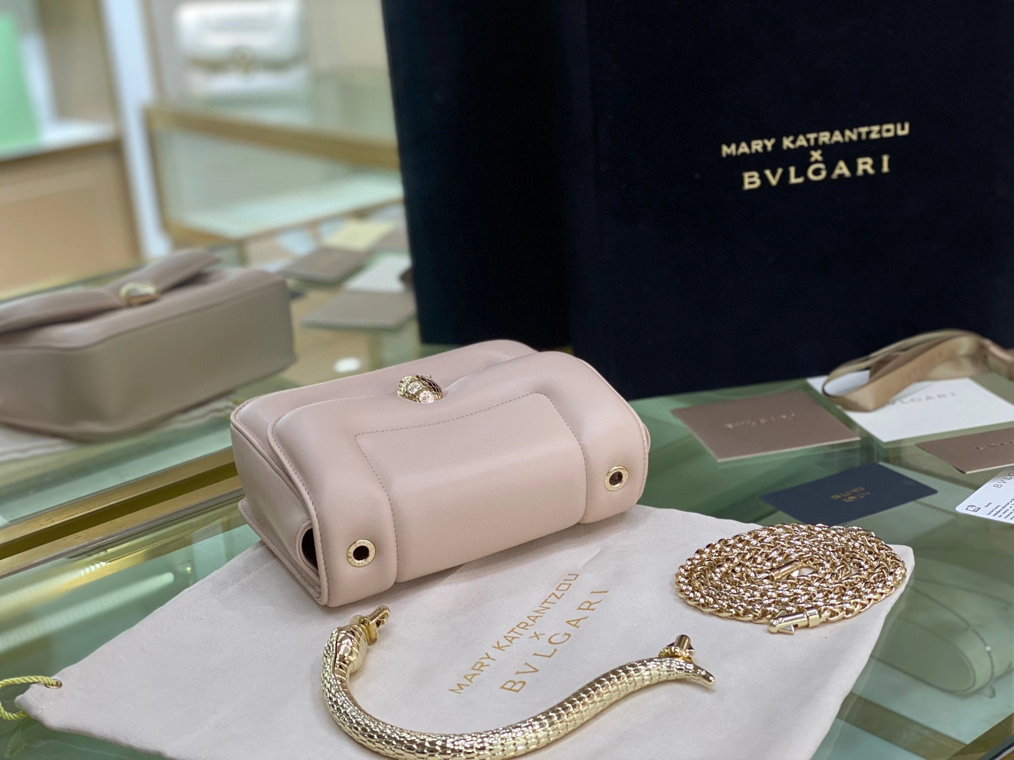 MOMO- 291072 Serpenti Forever item：B-B063G1716C