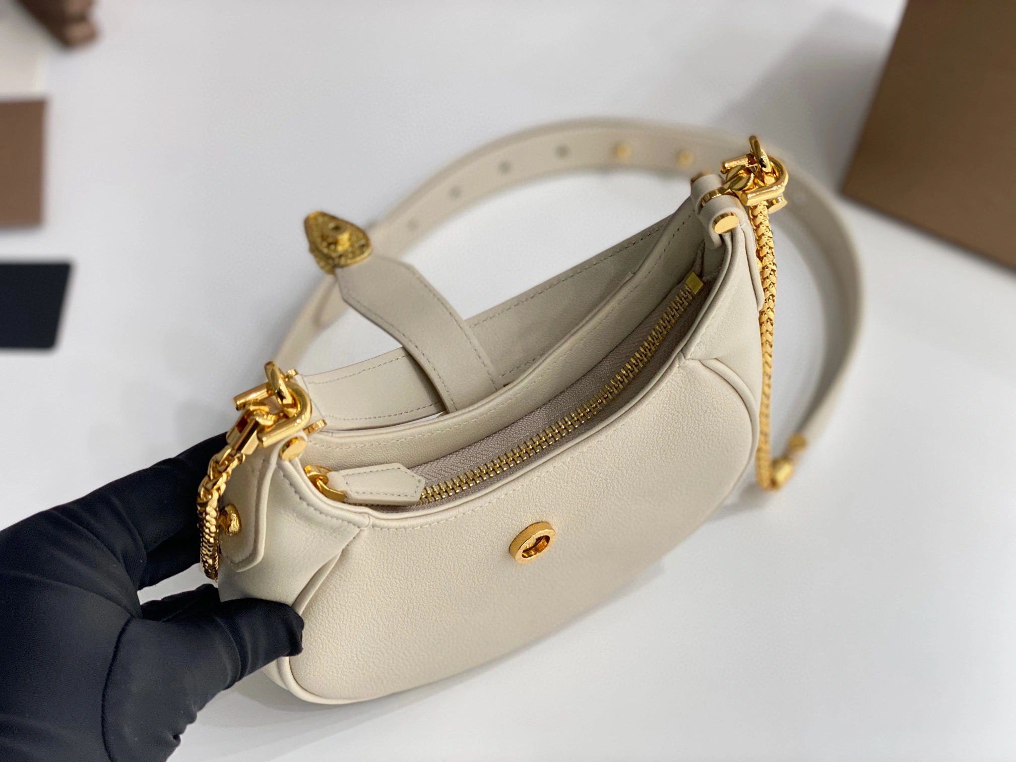 MOMO- 291633 item：B-B063G1719C