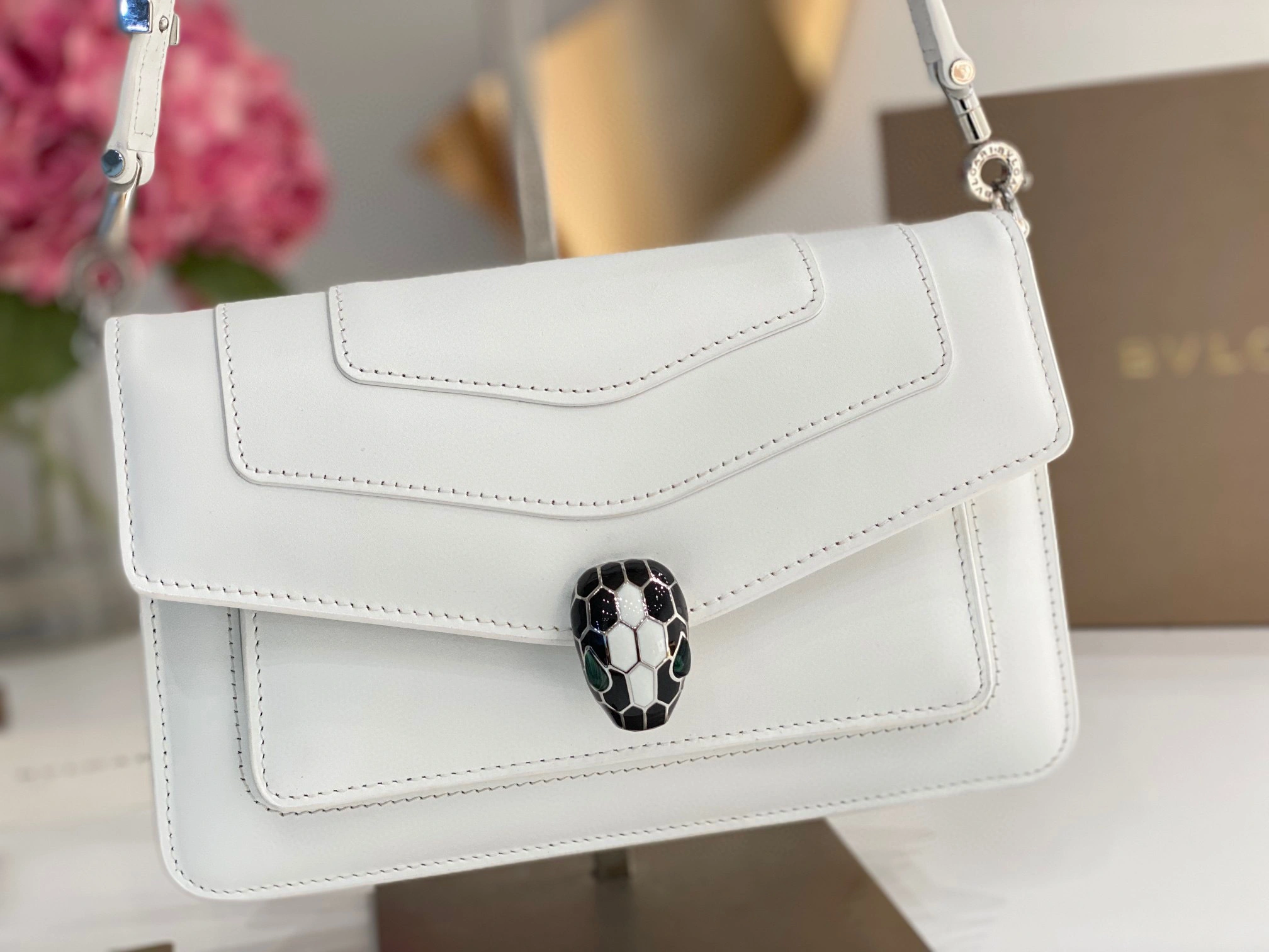 MOMO- 292103 EAST-WEST2022 calfskin item：B-B063G1725C