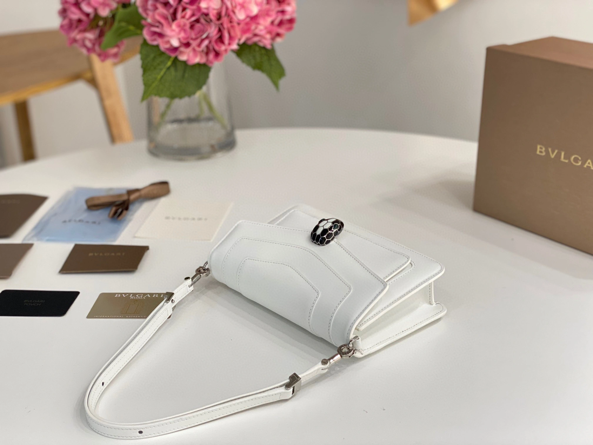 MOMO- 292103 EAST-WEST2022 calfskin item：B-B063G1725C