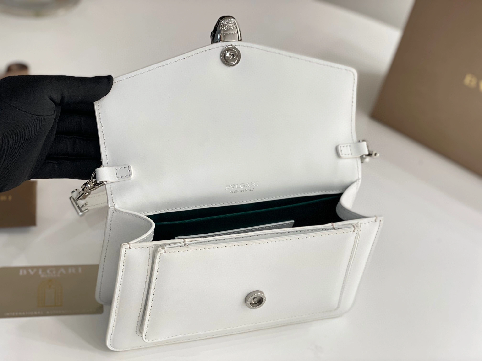 MOMO- 292103 EAST-WEST2022 calfskin item：B-B063G1725C