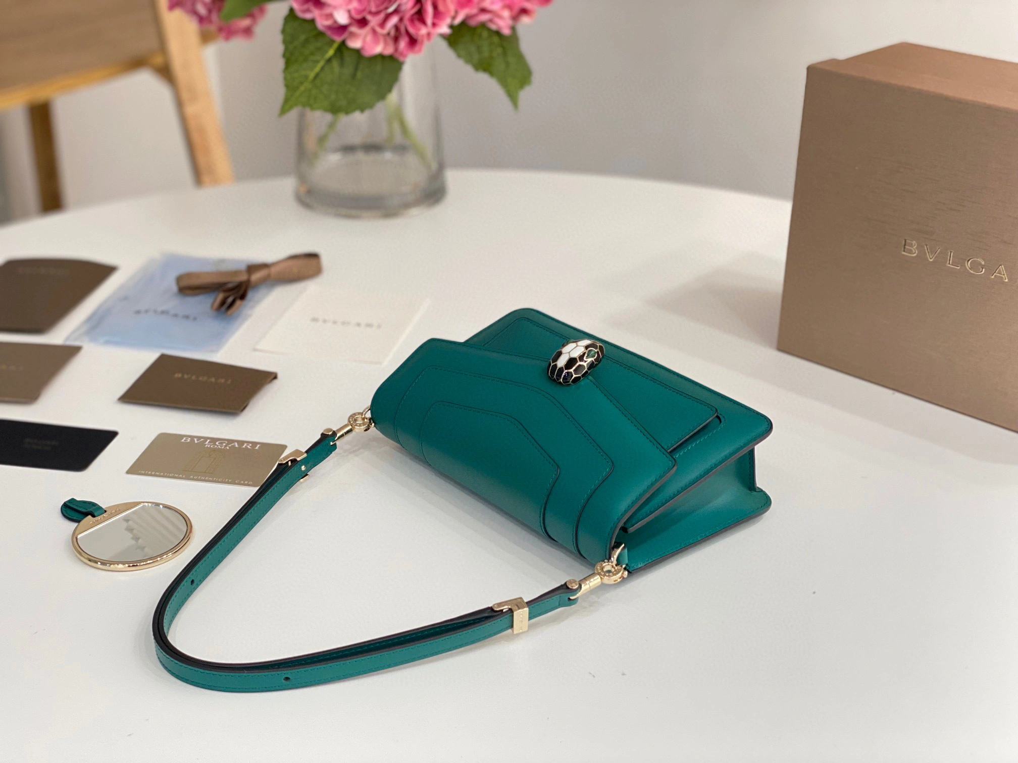 MOMO- 292103 EAST-WEST2022 calfskin item：B-B063G1726C