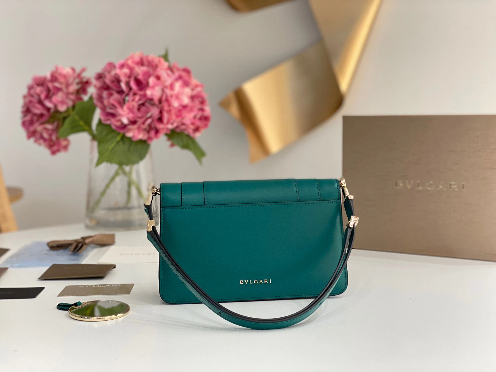 MOMO- 292103 EAST-WEST2022 calfskin item：B-B063G1726C