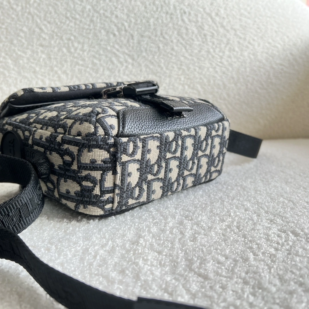 MOMO- 2ESWS001YKY-H27E item：C-B063H1704R
