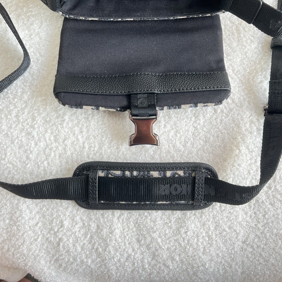 MOMO- 2ESWS001YKY-H27E item：C-B063H1704R