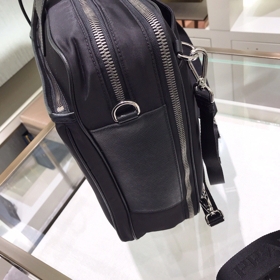 MOMO- 2VE015-2DMH-F0002-V-OOO cowhide item : B-B598E1518W