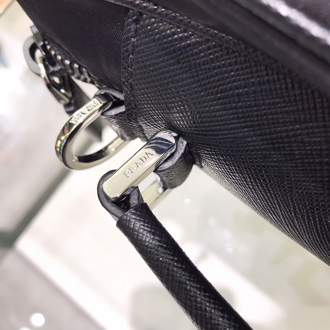 MOMO- 2VE015-2DMH-F0002-V-OOO cowhide item : B-B598E1518W
