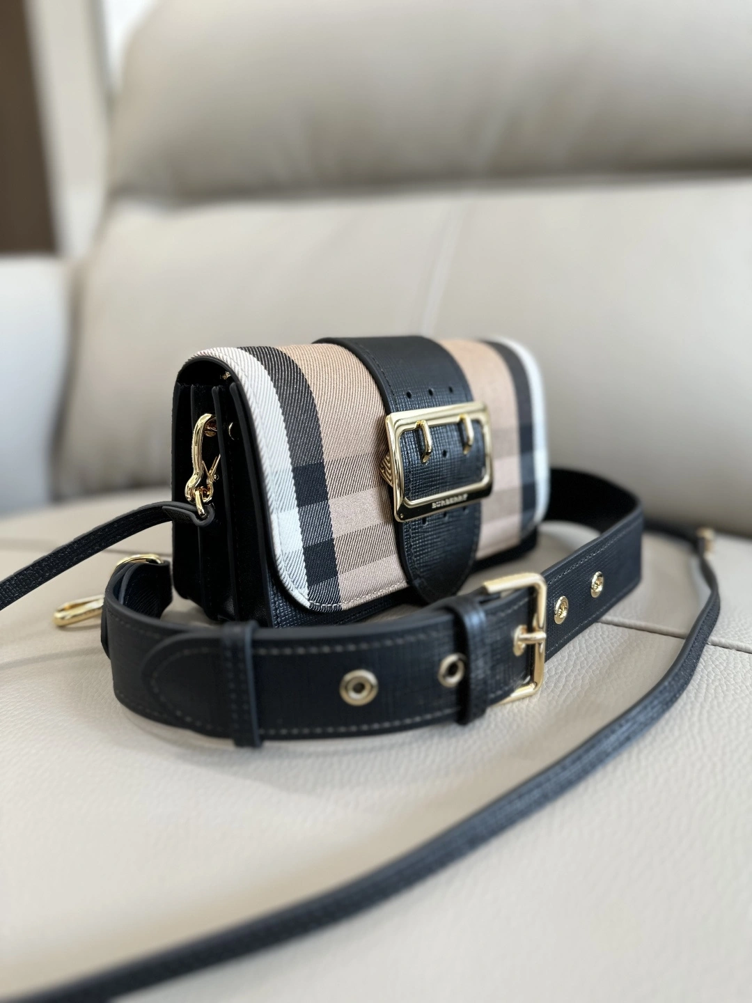 MOMO--2ur25rry 40224601 high quality version The Buckle item:E-B000L0701T