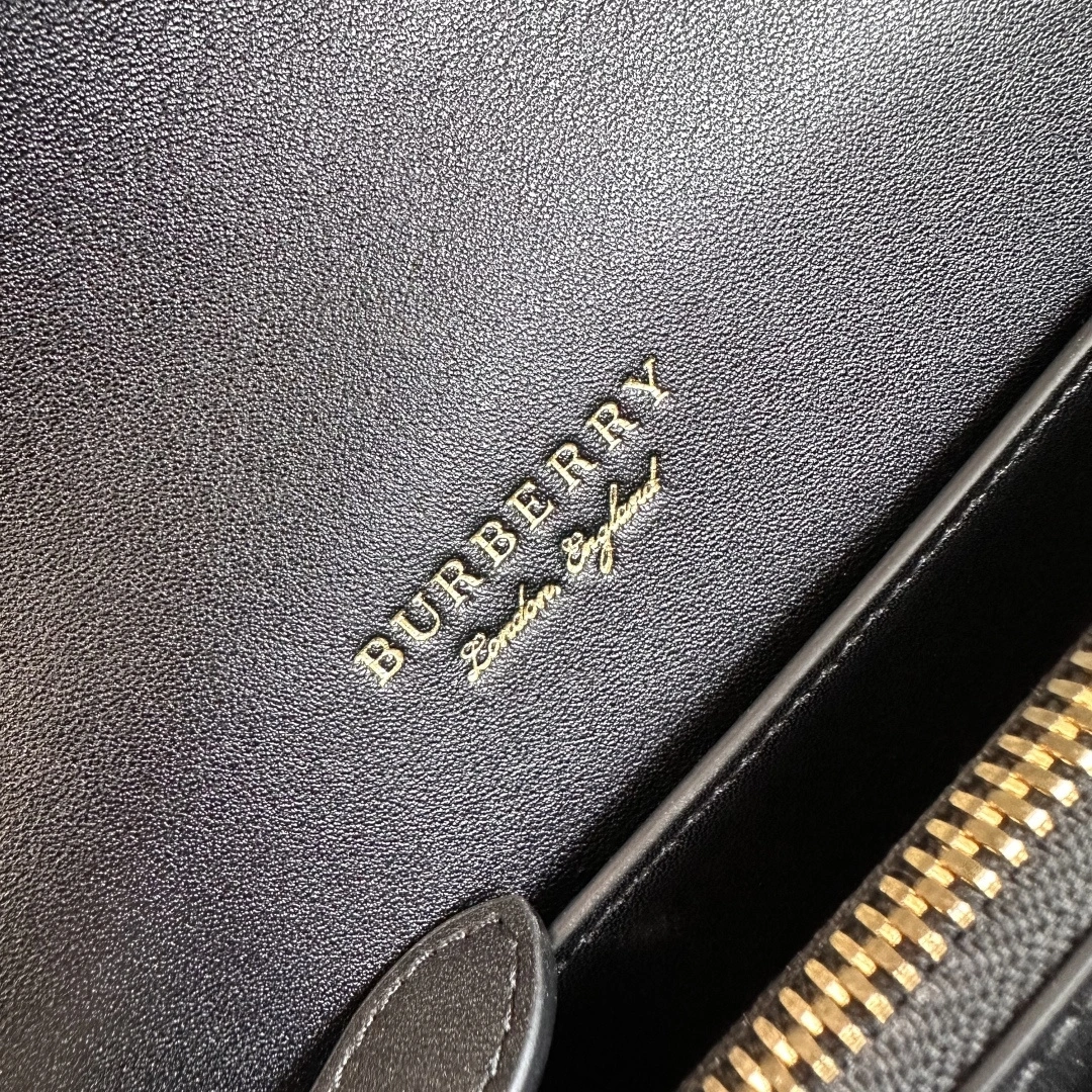 MOMO--2ur25rry 40224601 high quality version The Buckle item:E-B000L0701T