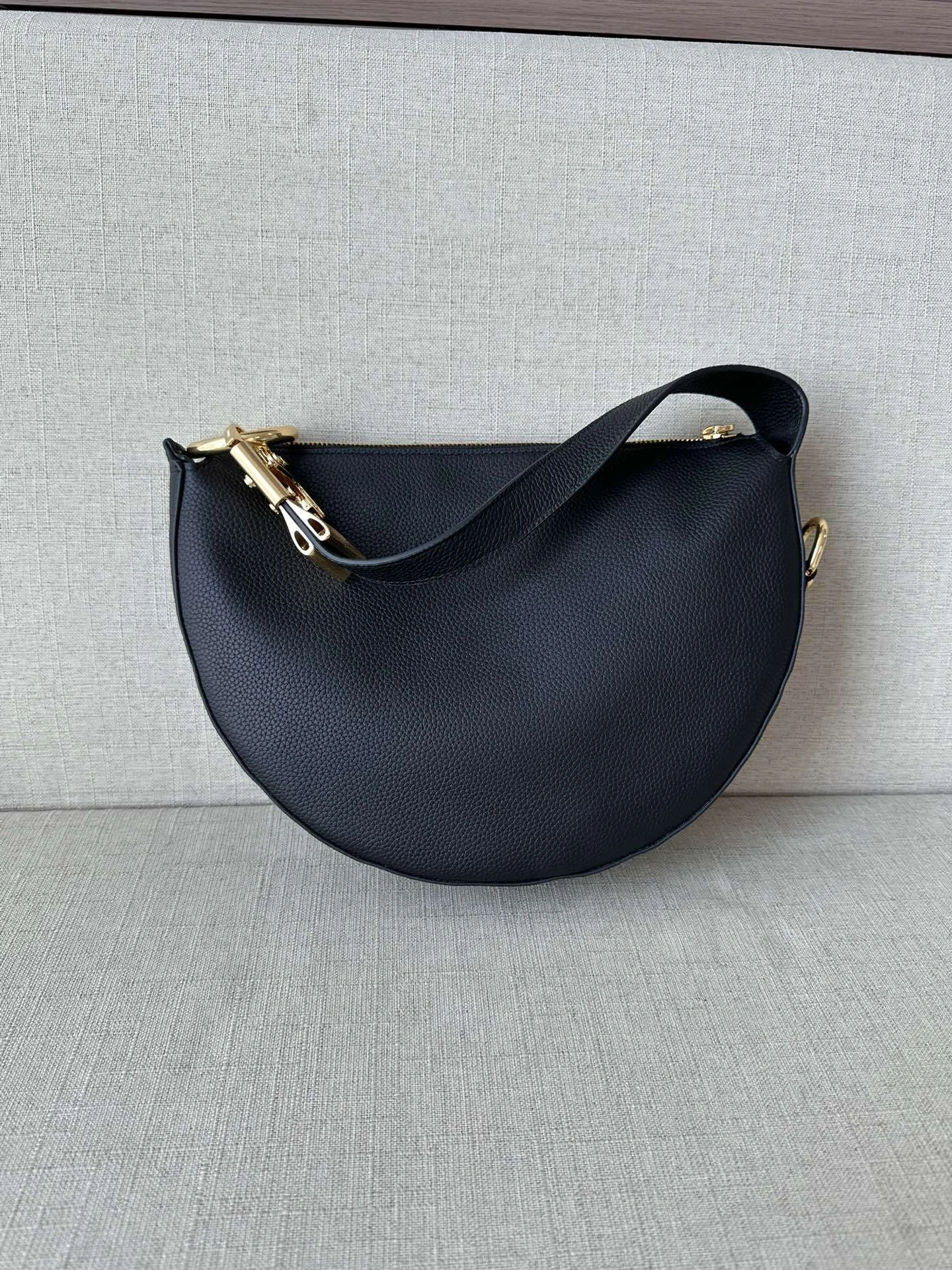 MOMO- 2ur25rry 81048151 high quality version Knight Arc cowhide item：E-B177I2516
