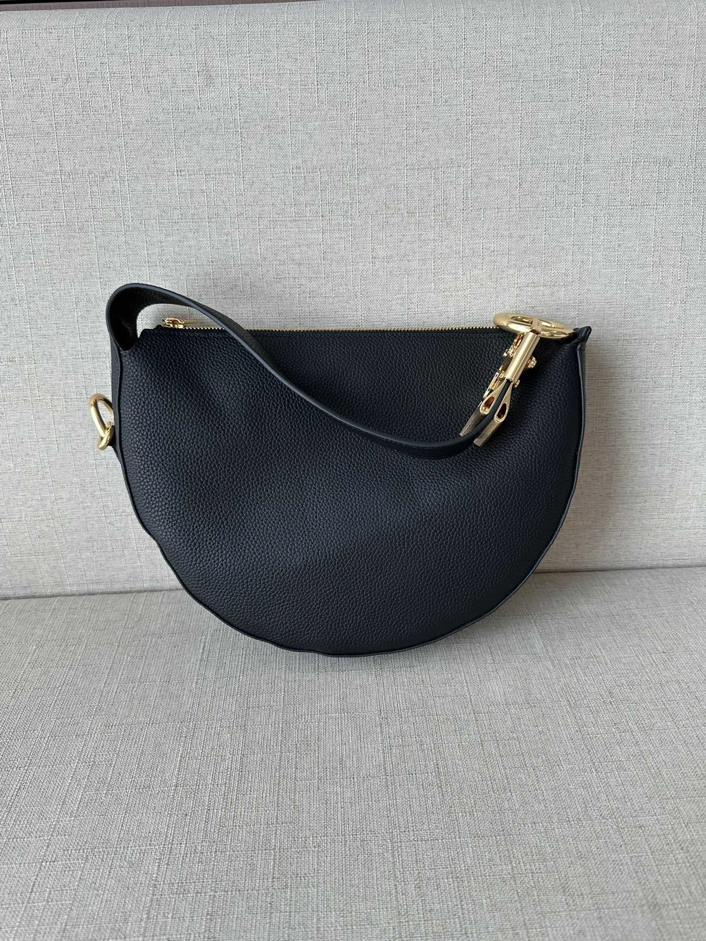 MOMO- 2ur25rry 81048151 high quality version Knight Arc cowhide item：E-B177I2516