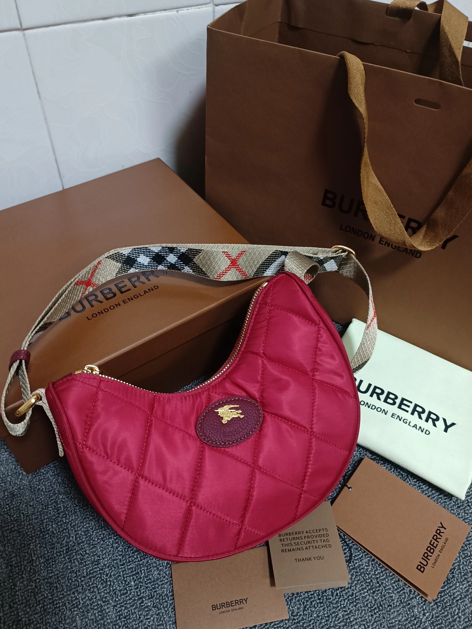 MOMO- 2ur25rry 81112211 high quality version Horseshoe nylon item：E-B177I2517