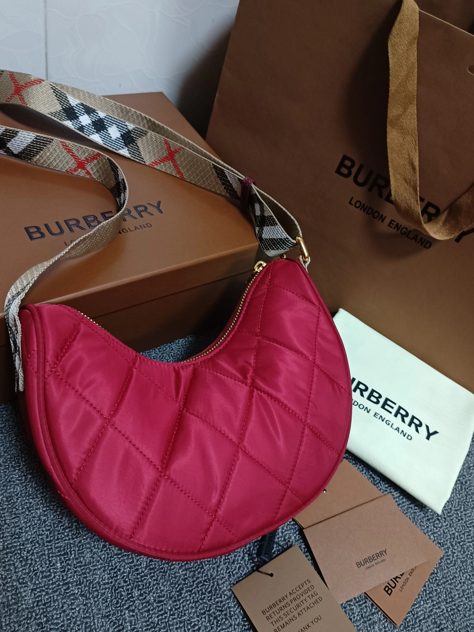 MOMO- 2ur25rry 81112211 high quality version Horseshoe nylon item：E-B177I2517