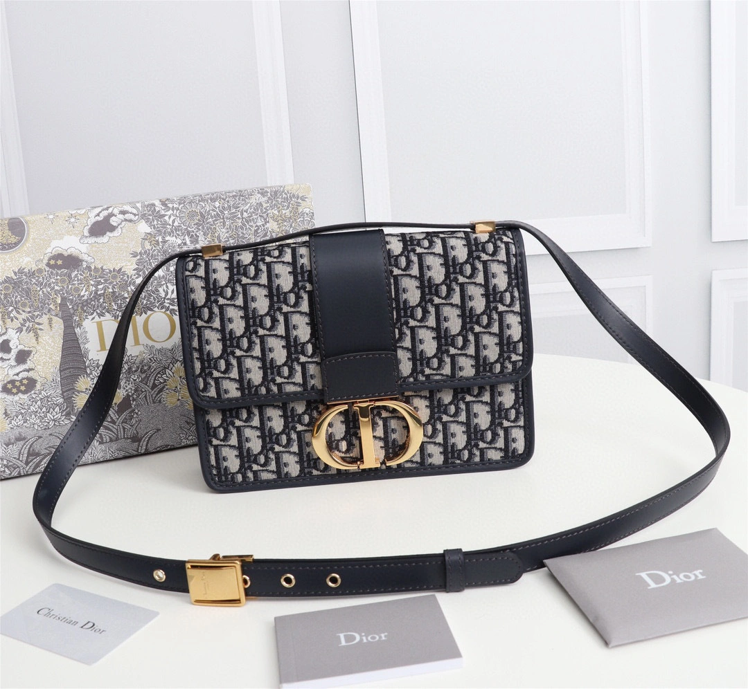 MOMO--30 Montaigne item : 00B60E2908