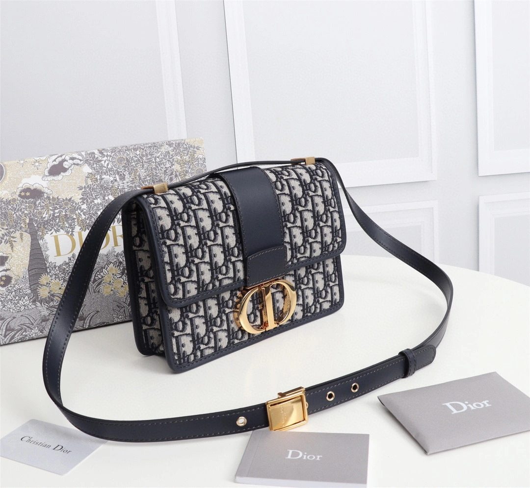 MOMO--30 Montaigne item : 00B60E2908