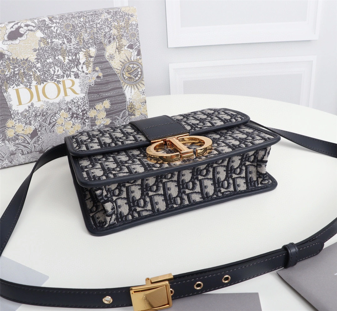 MOMO--30 Montaigne item : 00B60E2908