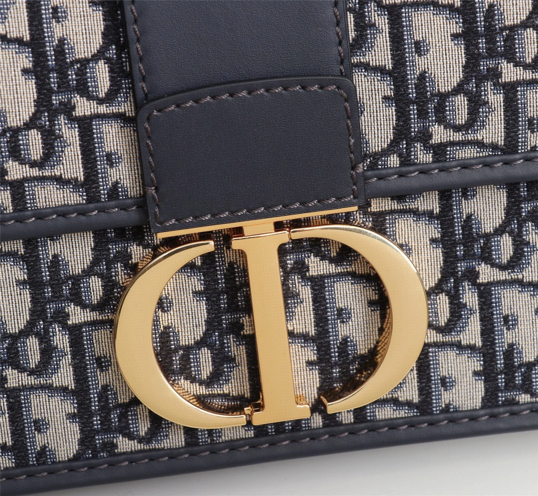 MOMO--30 Montaigne item : 00B60E2908