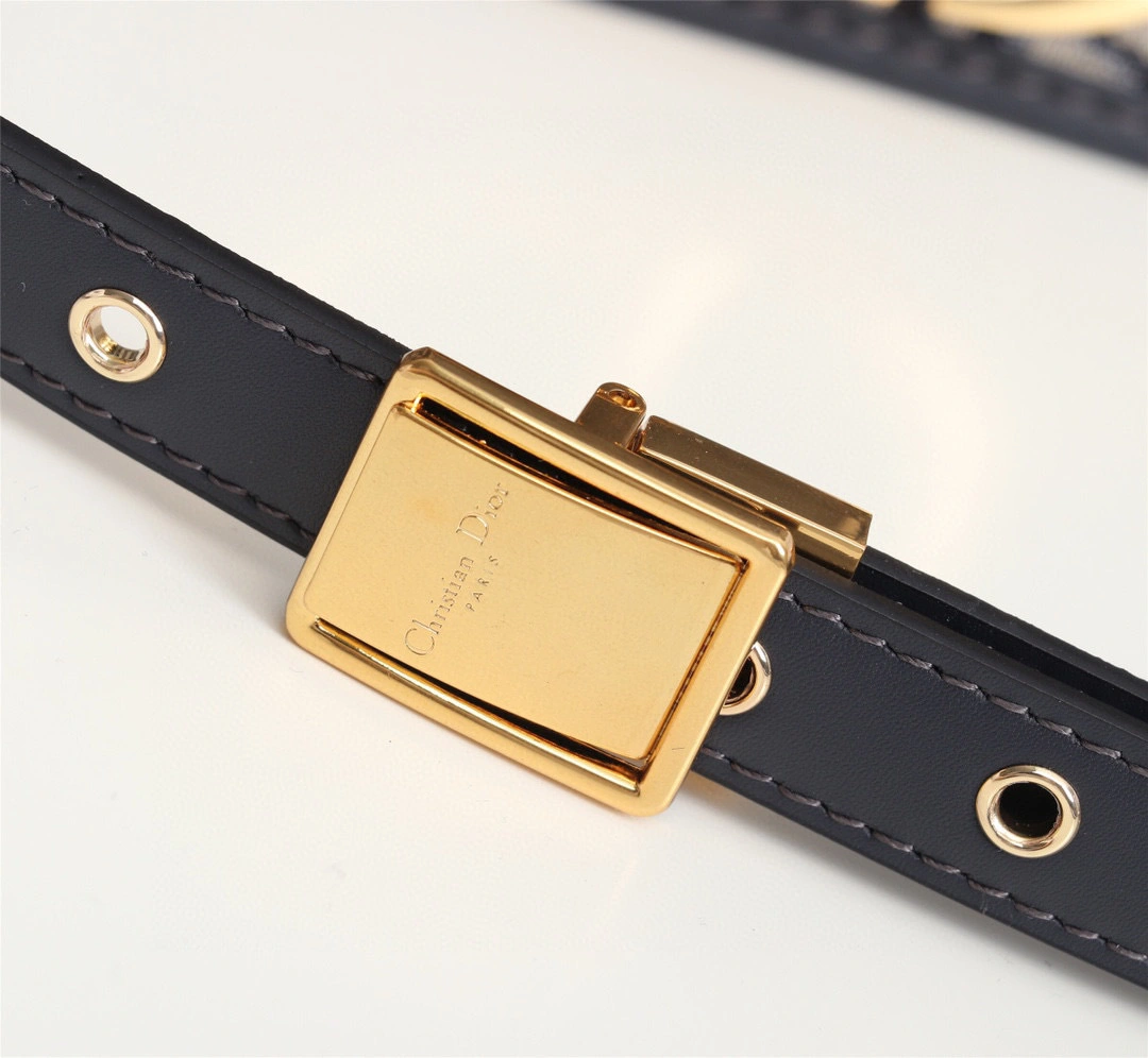 MOMO--30 Montaigne item : 00B60E2908