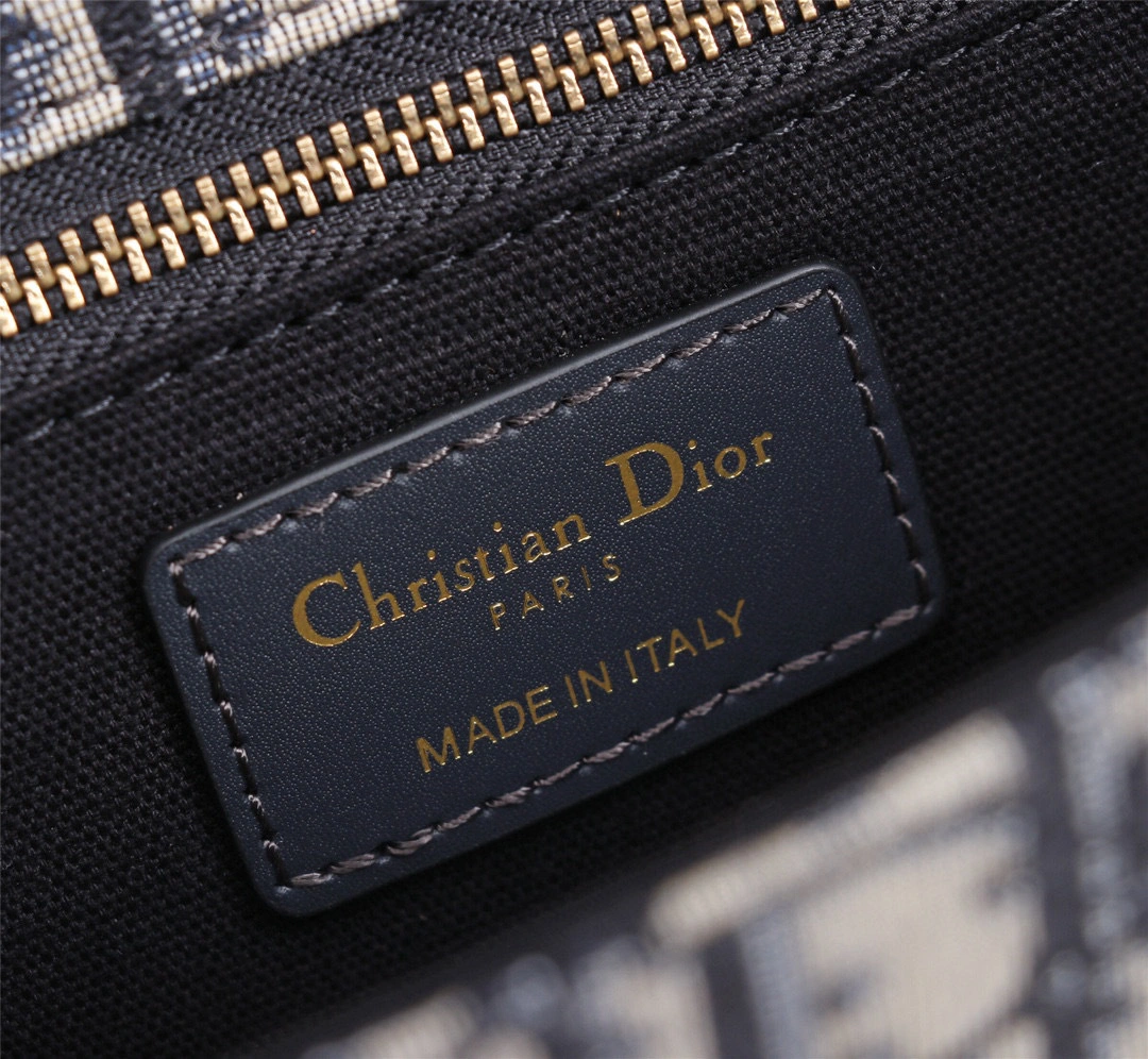 MOMO--30 Montaigne item : 00B60E2908