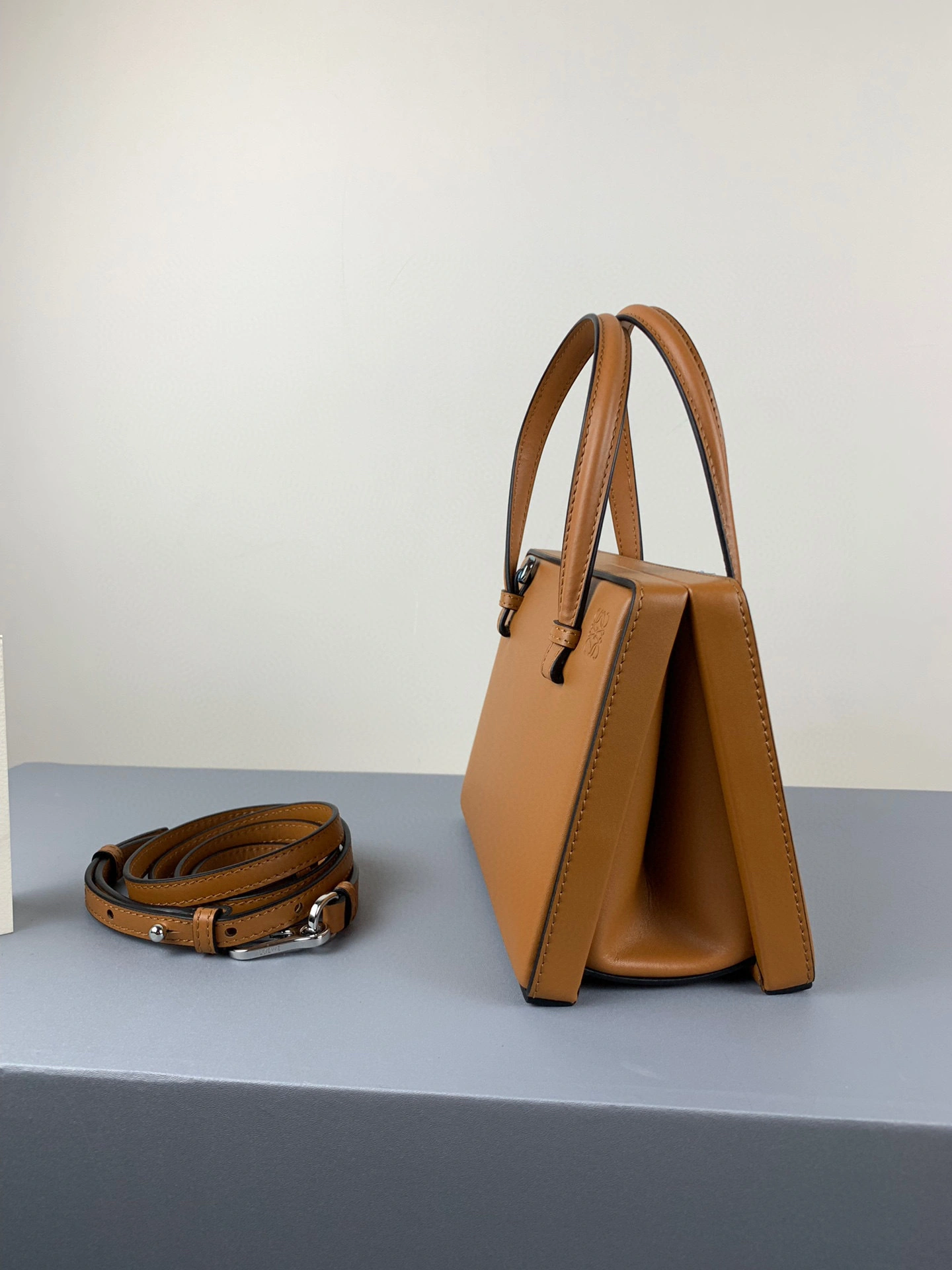 MOMO- 30956W85-2530 postal calfskin item：B-B063F2323C