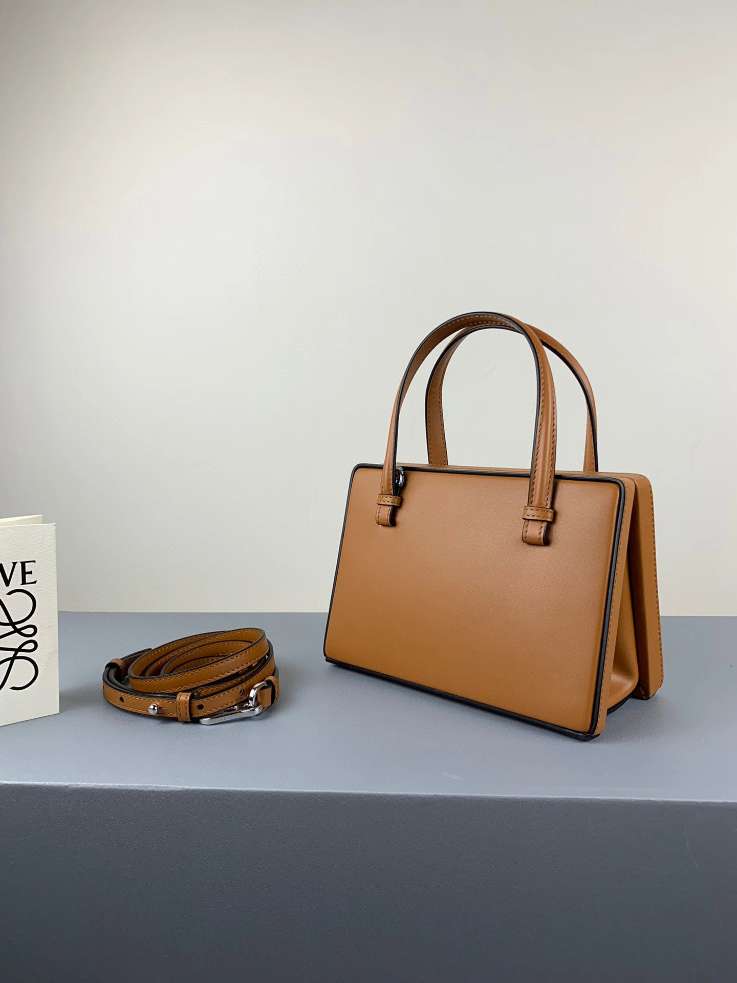 MOMO- 30956W85-2530 postal calfskin item：B-B063F2323C