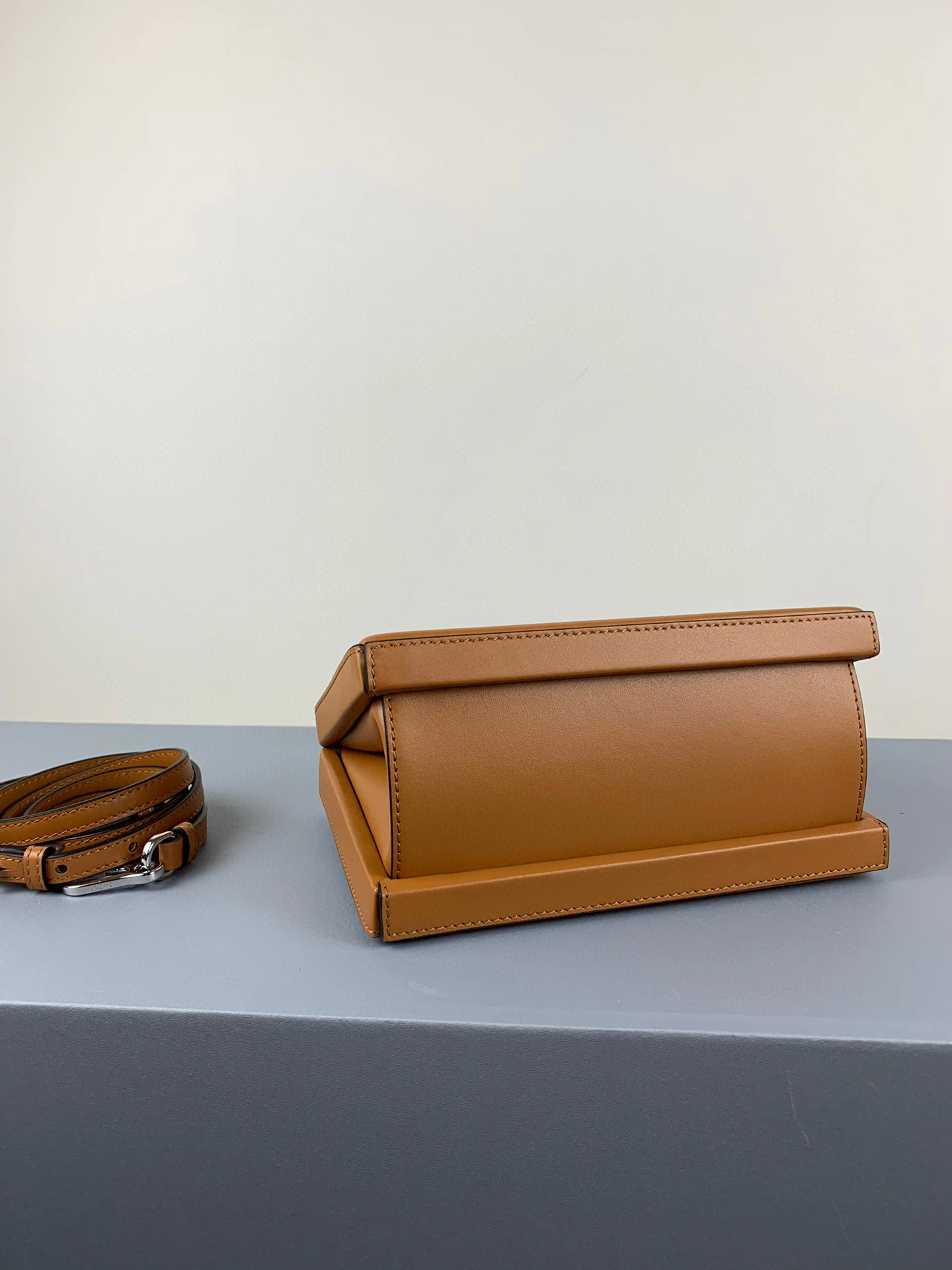 MOMO- 30956W85-2530 postal calfskin item：B-B063F2323C