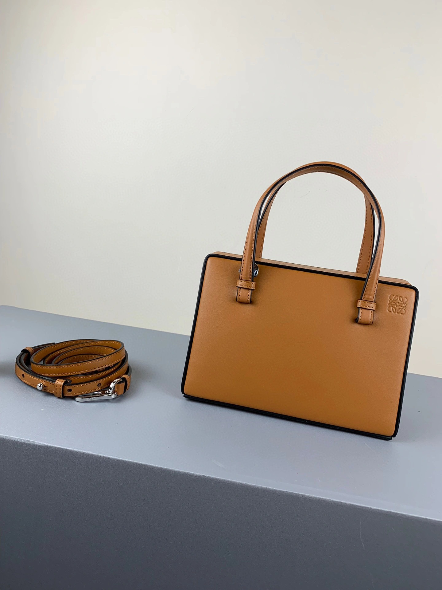 MOMO- 30956W85-2530 postal calfskin item：B-B063F2323C