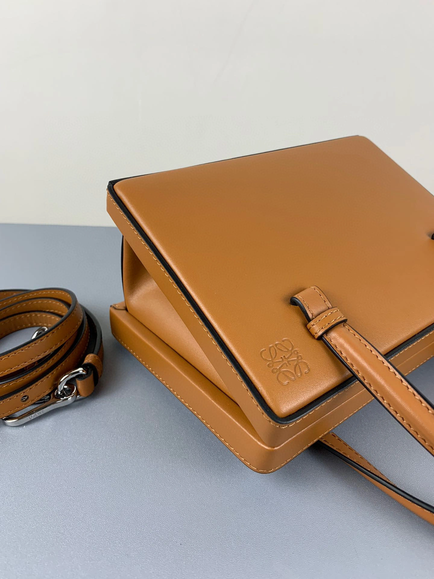 MOMO- 30956W85-2530 postal calfskin item：B-B063F2323C