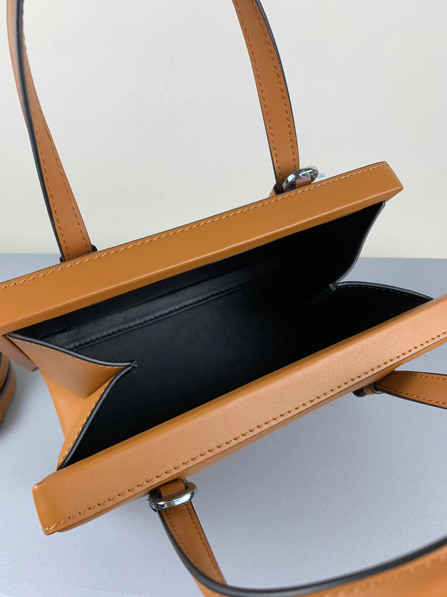 MOMO- 30956W85-2530 postal calfskin item：B-B063F2323C
