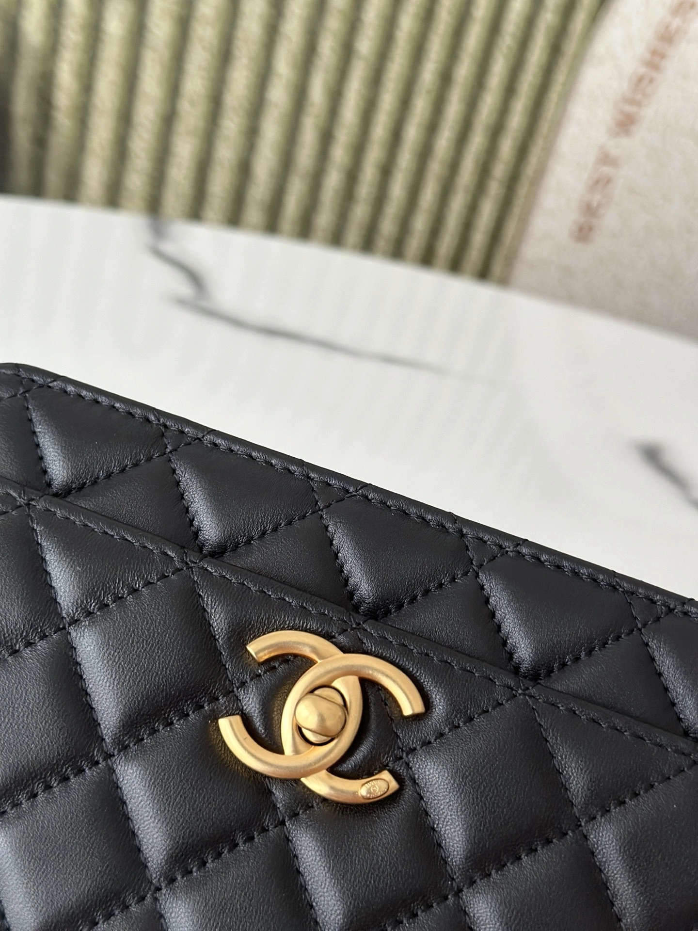 MOMO--3h1958 AP3938-B21572-94305 high quality version sheepskin item:E-B000L1606T