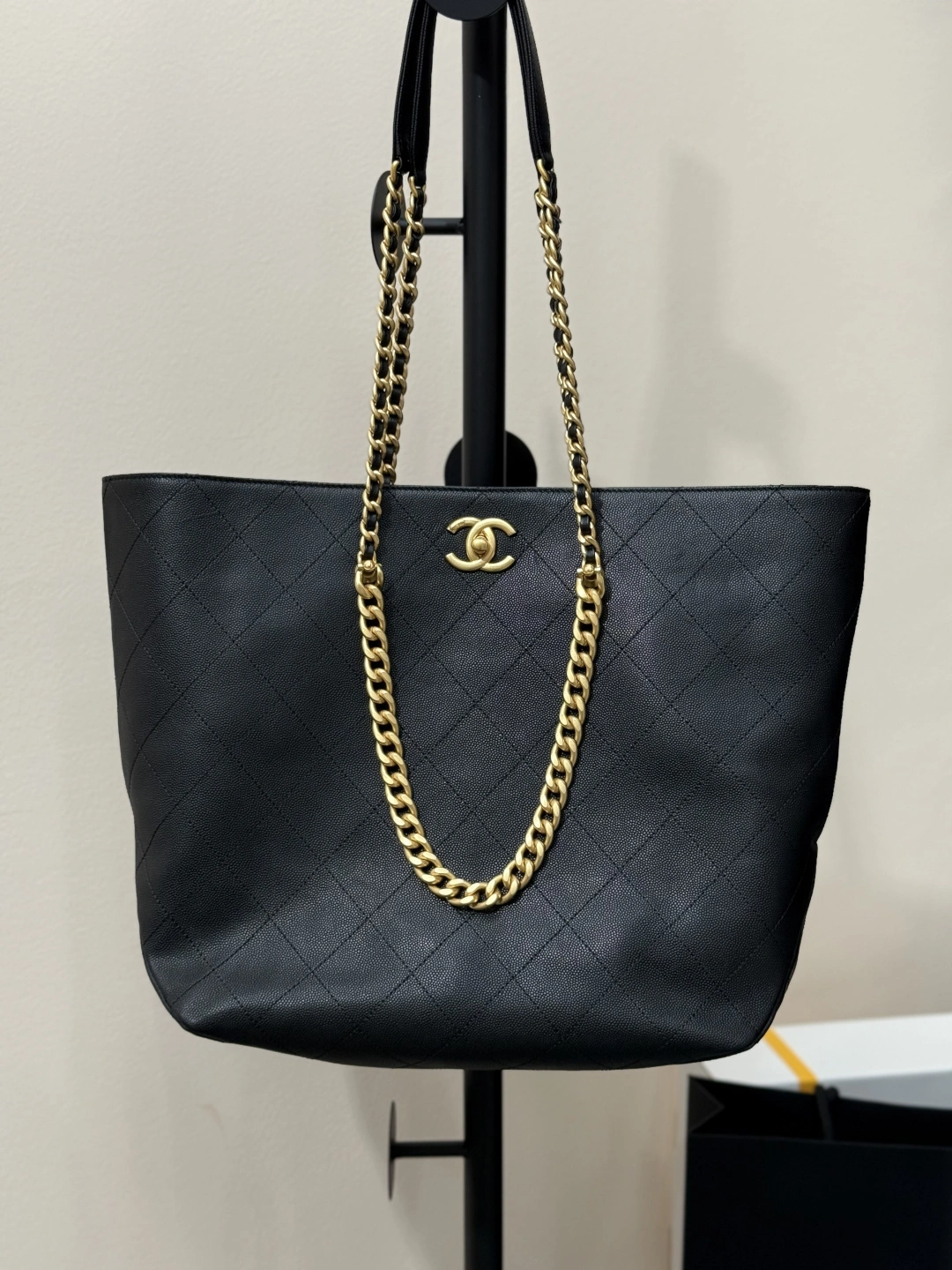 MOMO--3h1958 AS5746-B21867-94305 high quality version cowhide item:E-B000L0722T