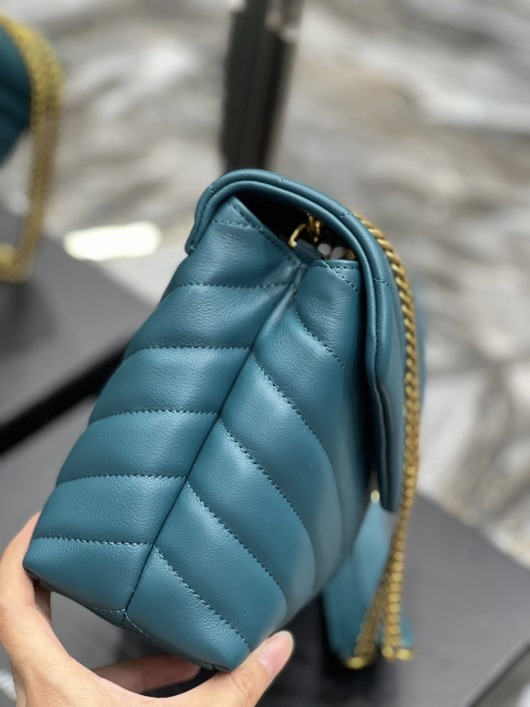 MOMO- 494699-DV727-4417 Calfskin LOULOU item : B-B597E1734W