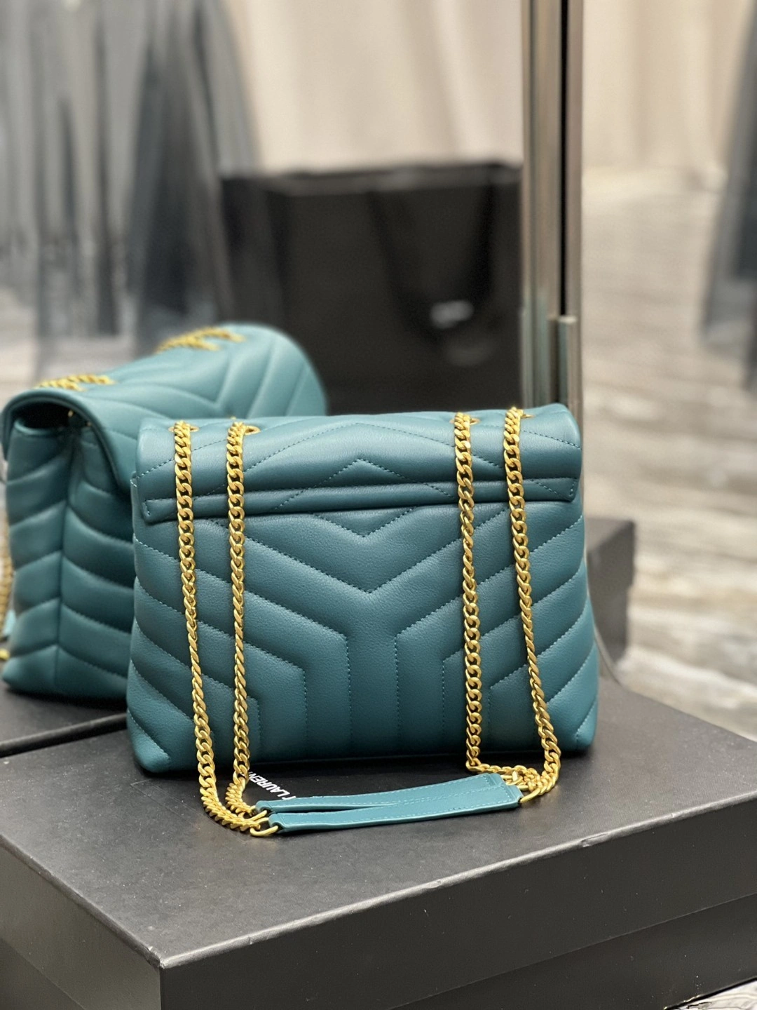 MOMO- 494699-DV727-4417 Calfskin LOULOU item : B-B597E1734W