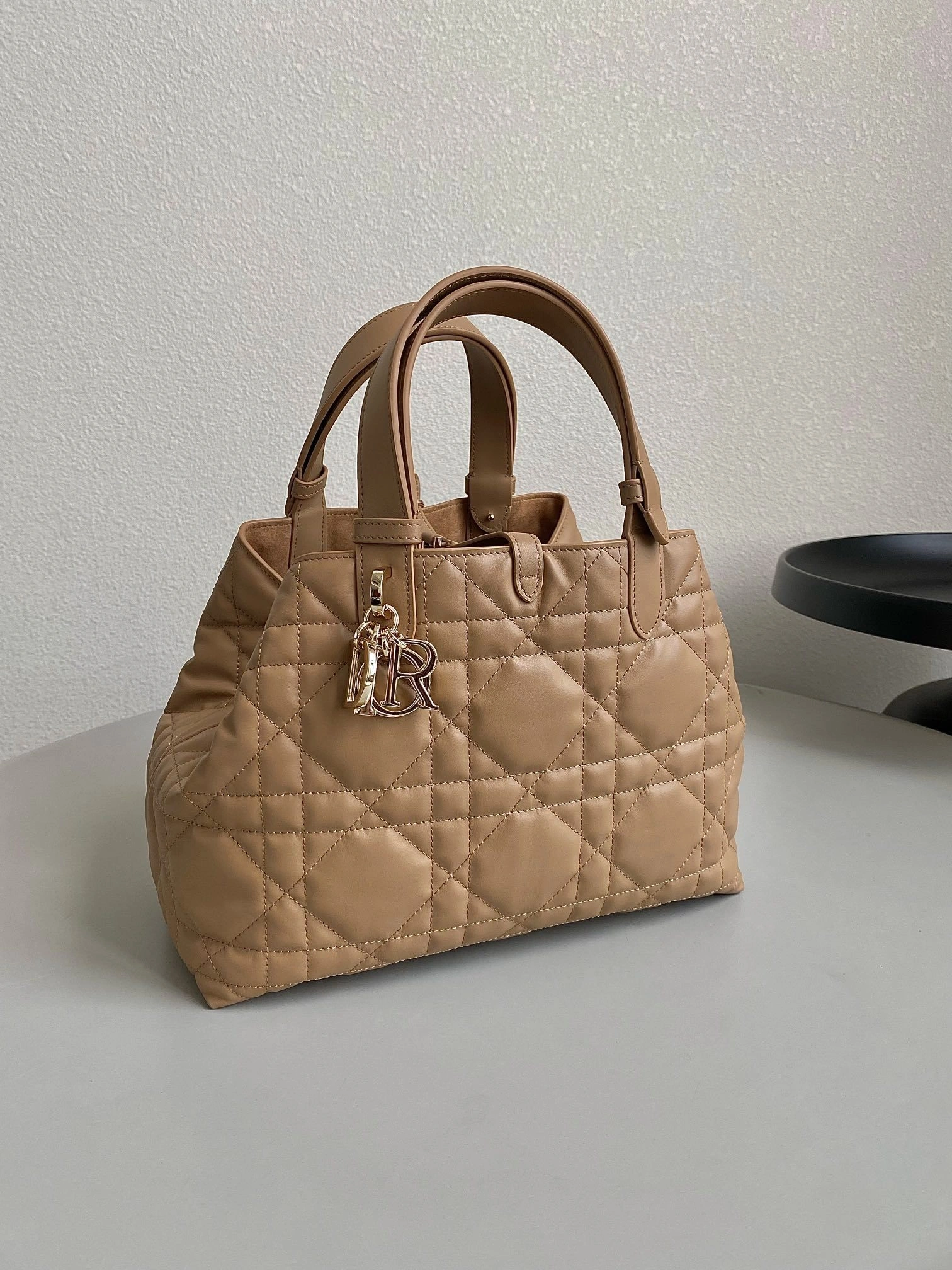 MOMO- 4ior M2821OSNW_M34U high quality version toujours item：E-B177I2580