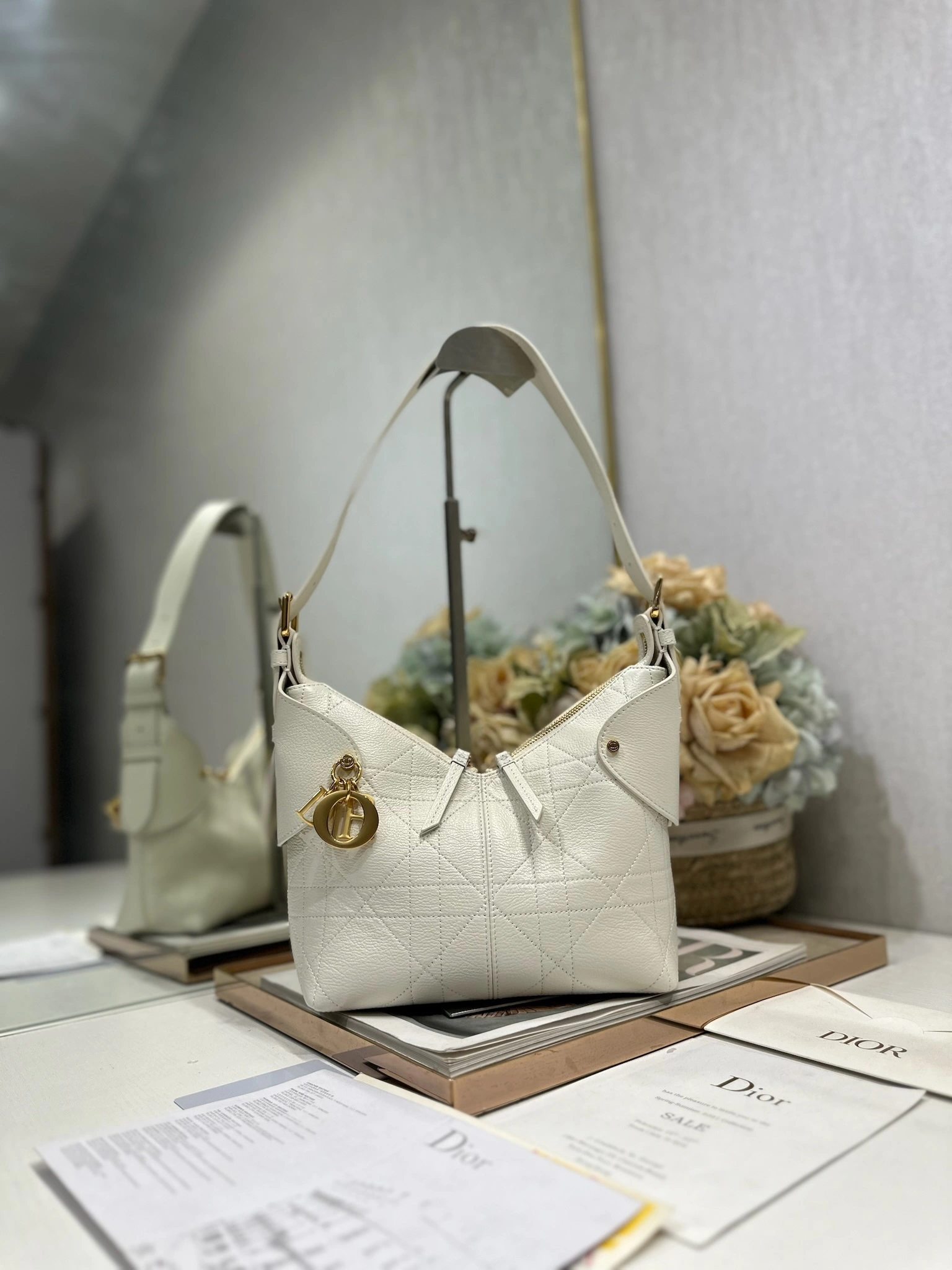 MOMO--4ior M2845UJVC-M030 high quality version Voyage cowhide item:E-B000L2025T