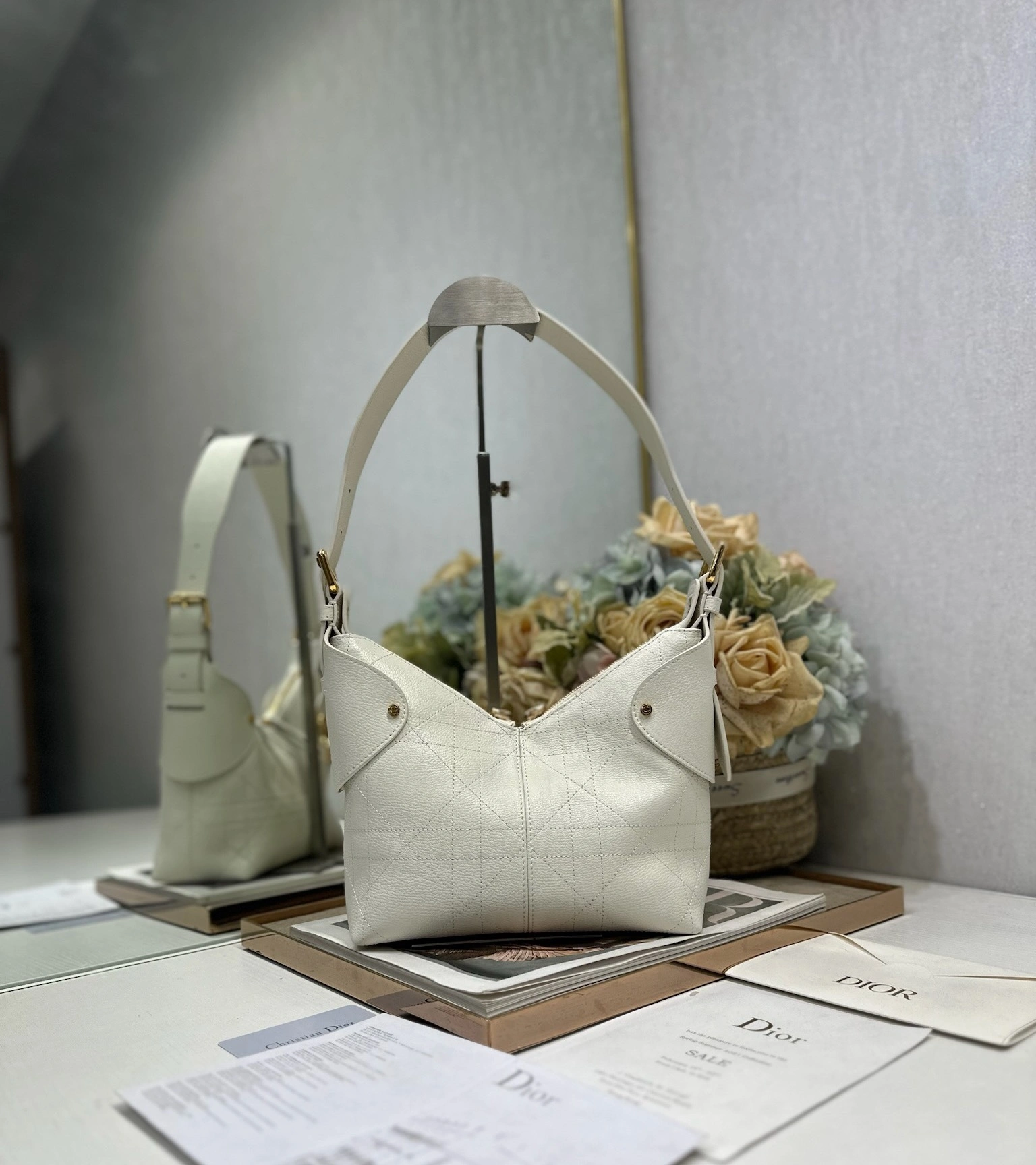MOMO--4ior M2845UJVC-M030 high quality version Voyage cowhide item:E-B000L2025T