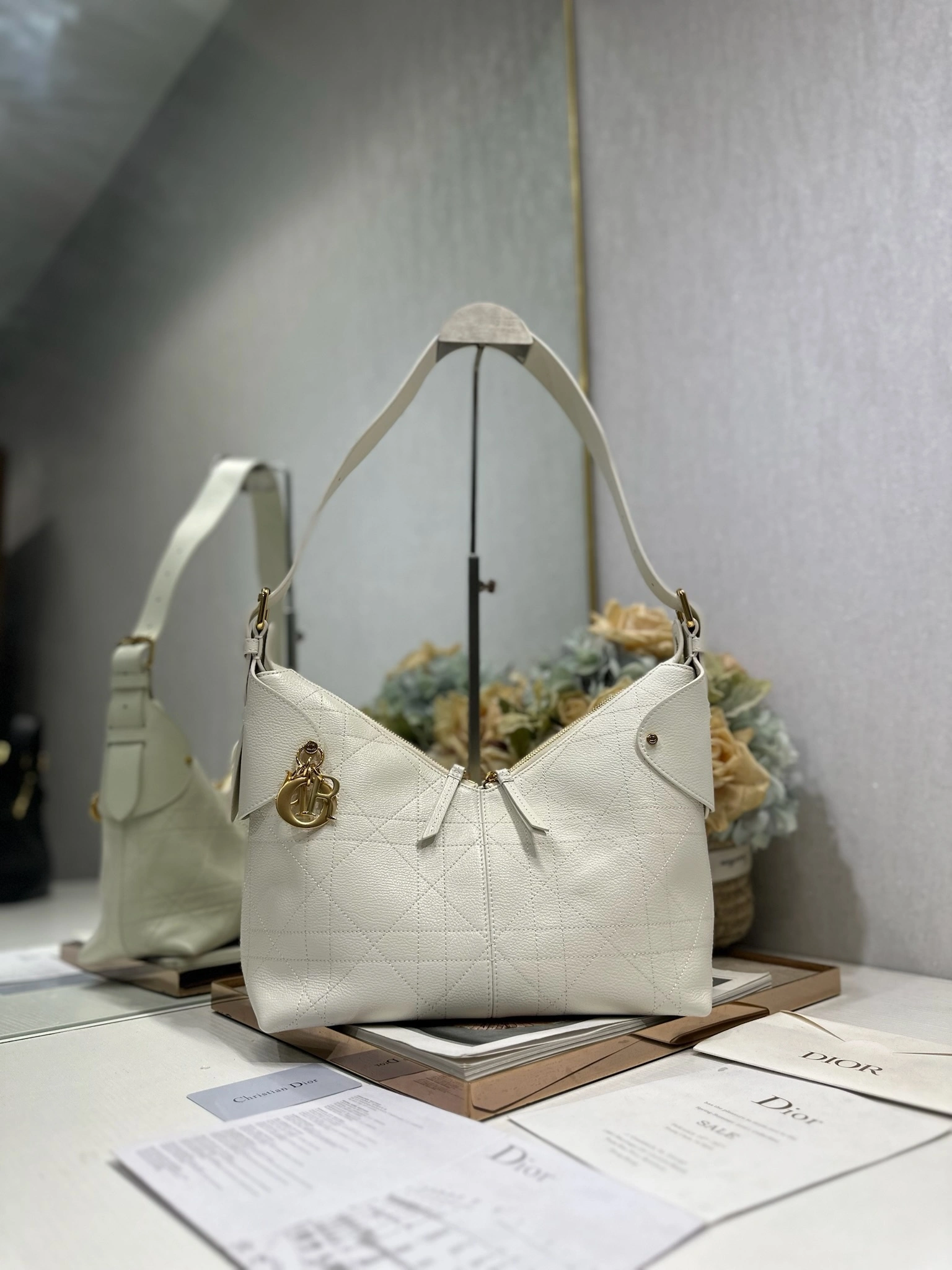 MOMO--4ior M2846UJVC-M030 high quality version Voyage cowhide item:E-B000L2023T