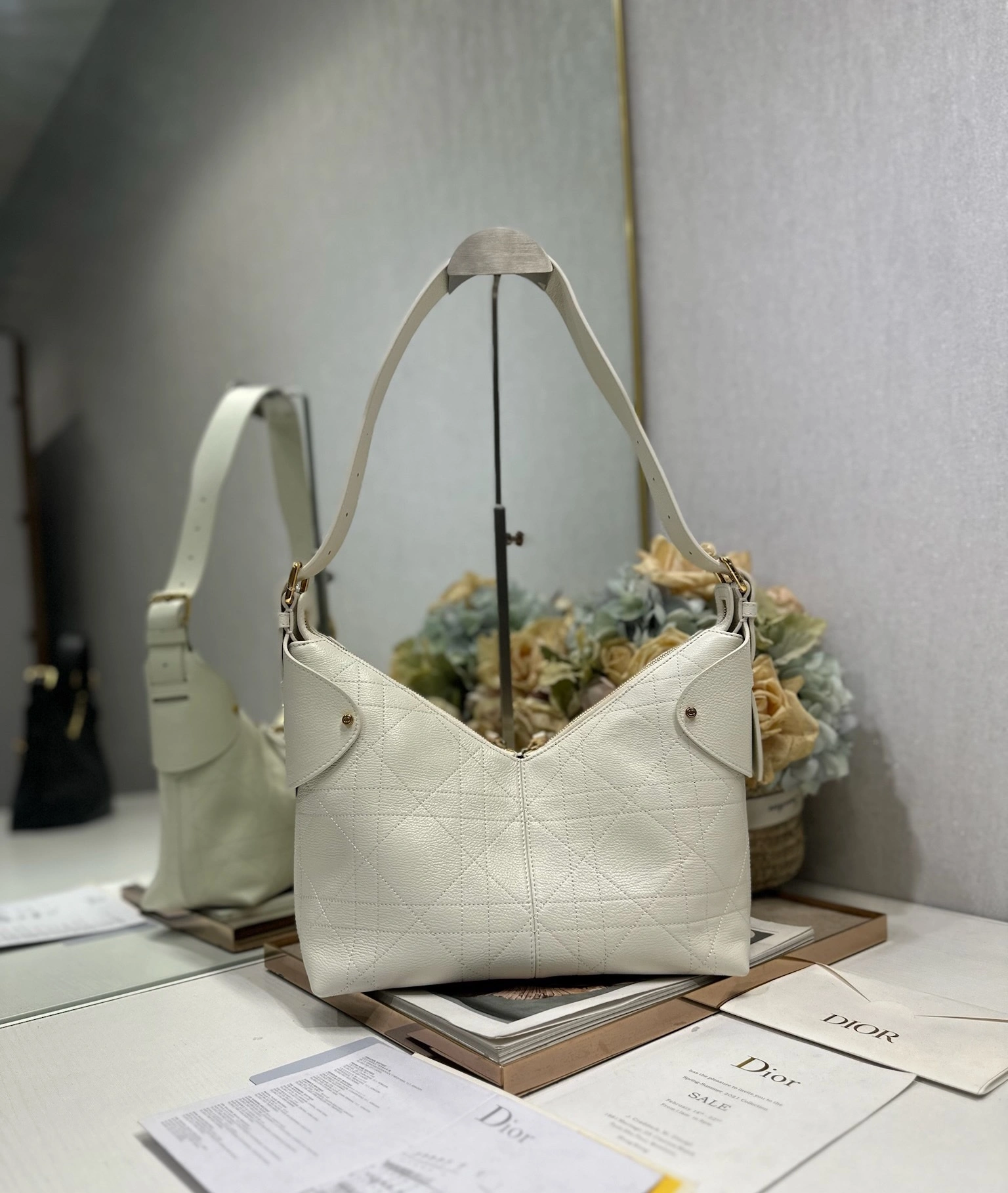 MOMO--4ior M2846UJVC-M030 high quality version Voyage cowhide item:E-B000L2023T