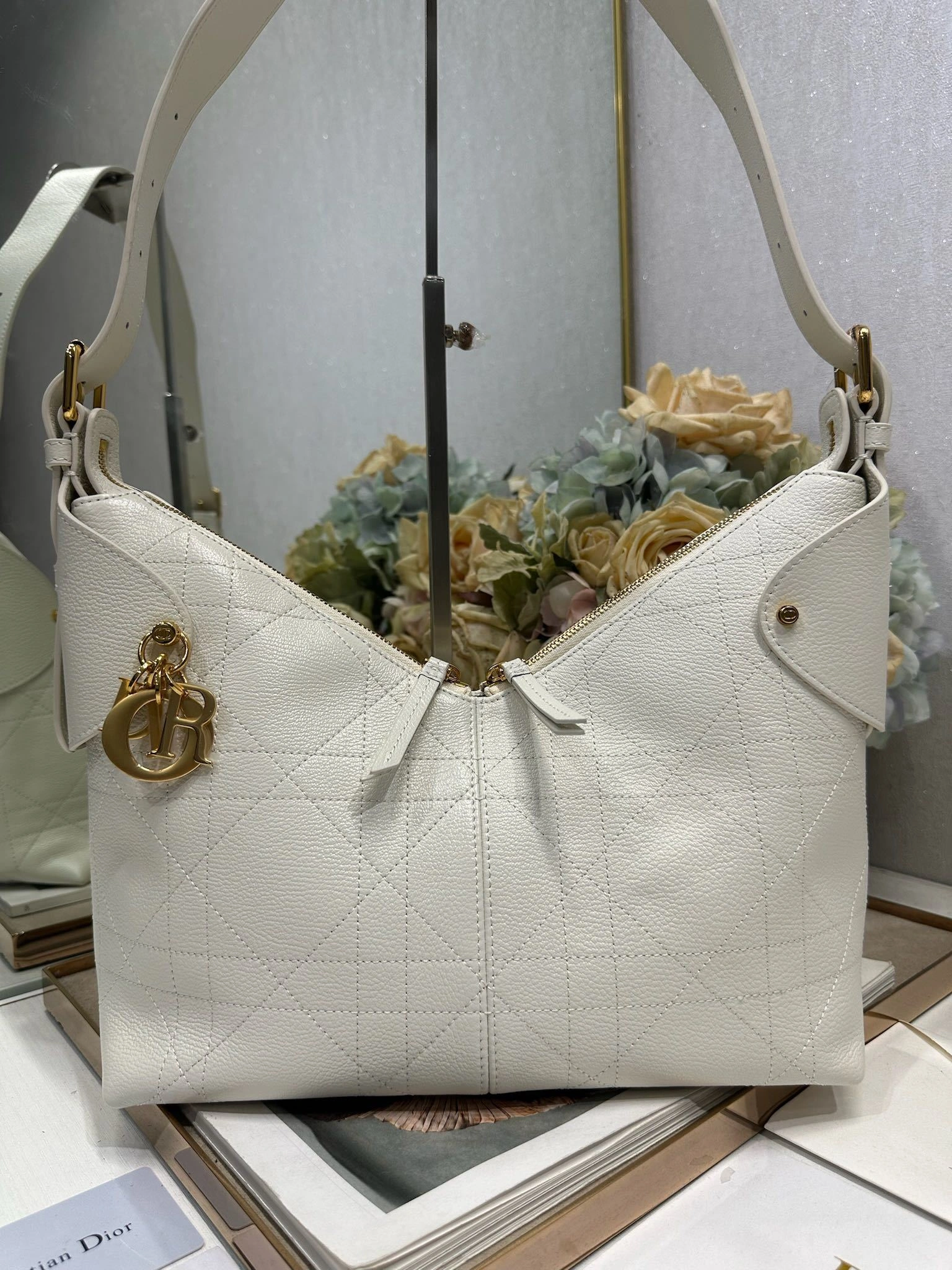 MOMO--4ior M2846UJVC-M030 high quality version Voyage cowhide item:E-B000L2023T