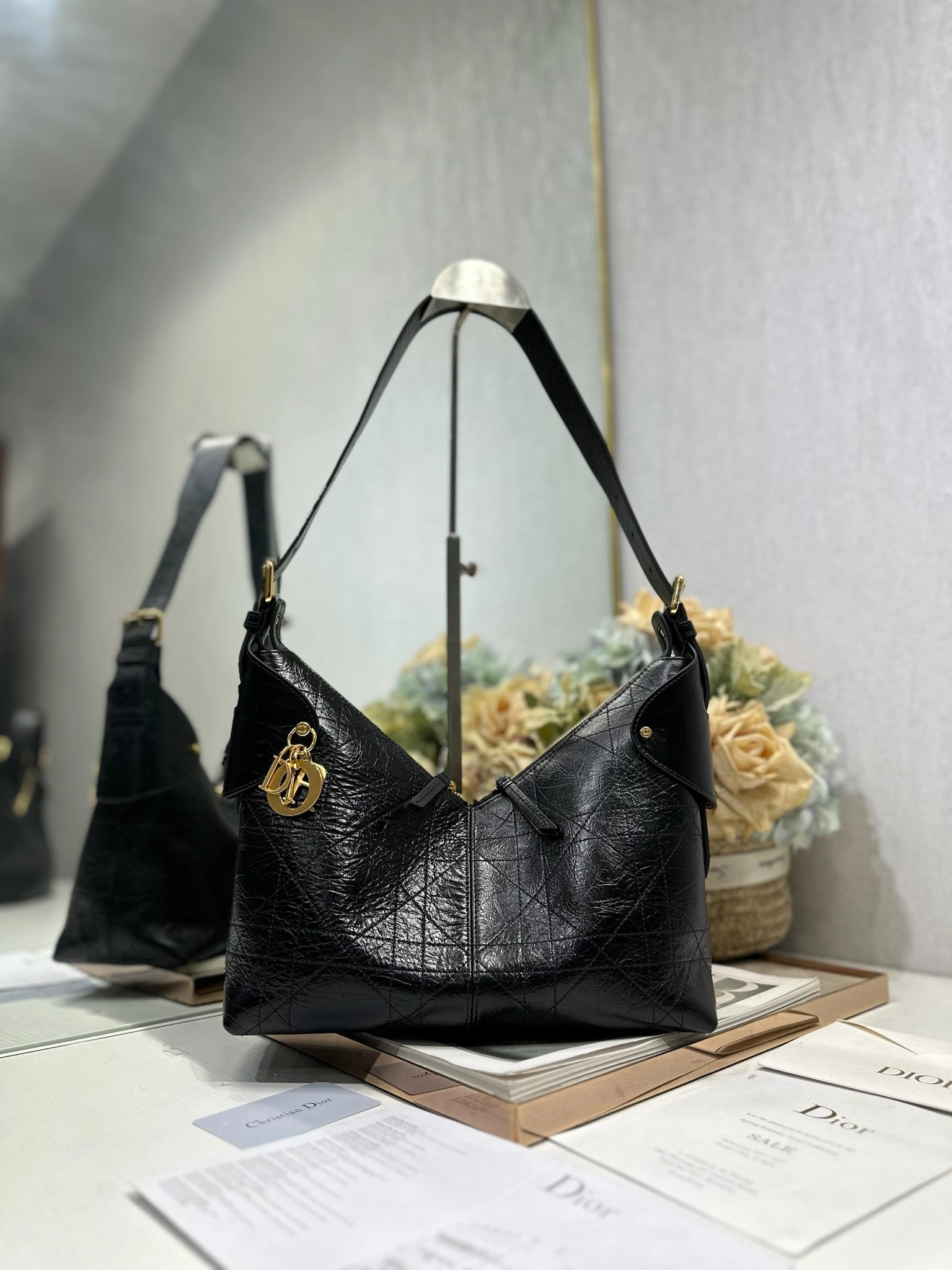 MOMO--4ior M2846UNUO-M900 high quality version Voyage cowhide item:E-B000L2030T