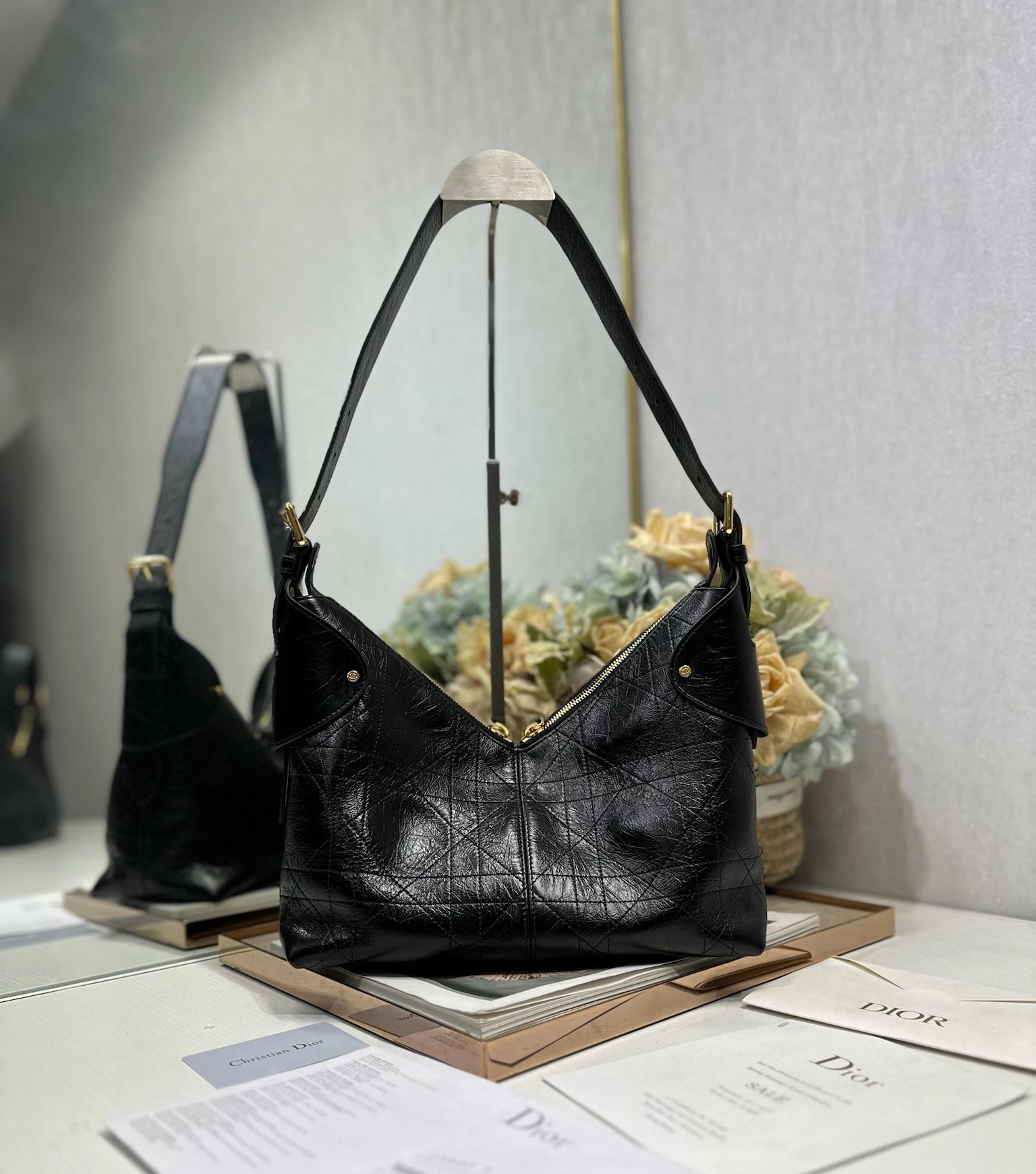 MOMO--4ior M2846UNUO-M900 high quality version Voyage cowhide item:E-B000L2030T