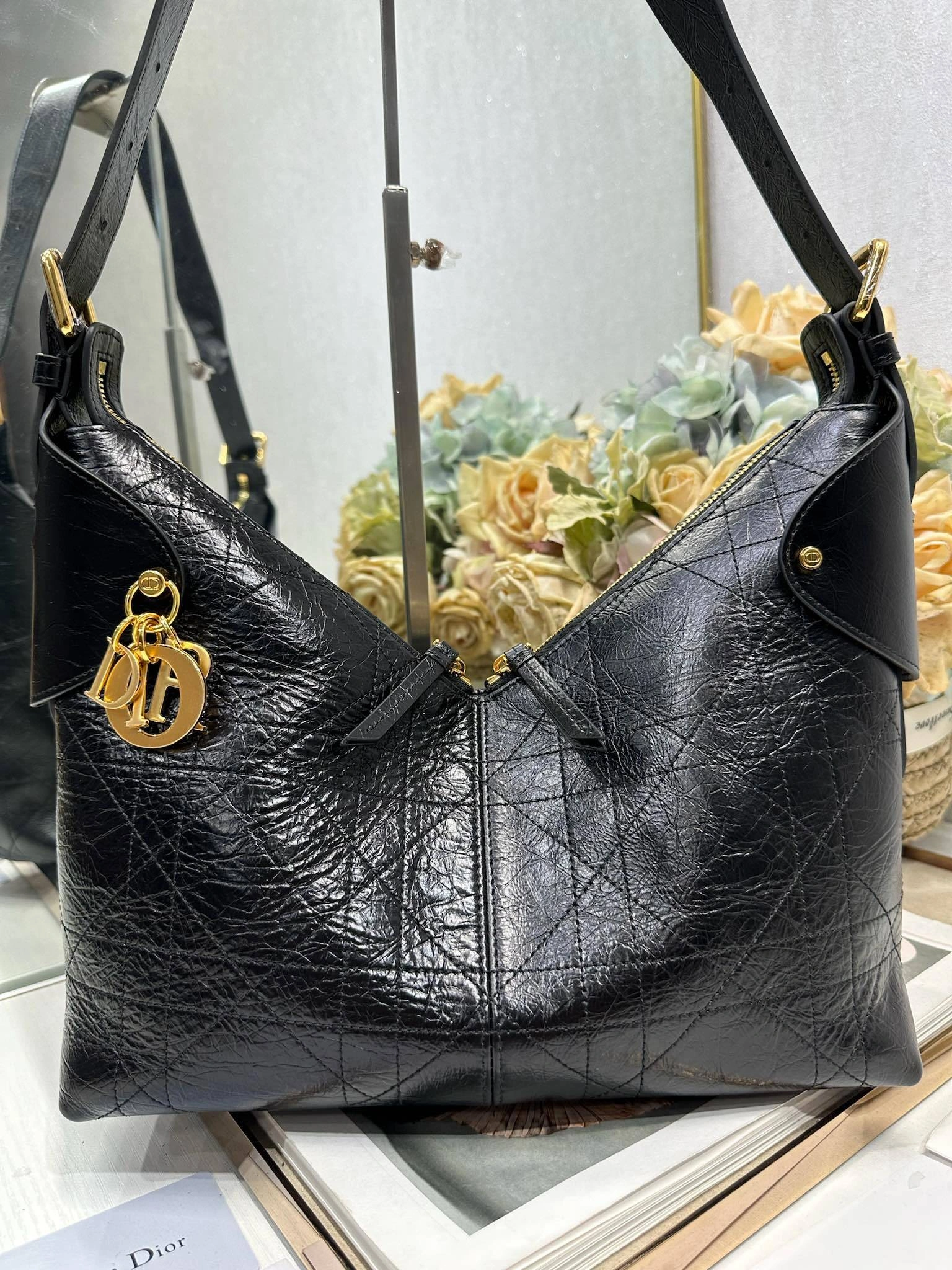 MOMO--4ior M2846UNUO-M900 high quality version Voyage cowhide item:E-B000L2030T