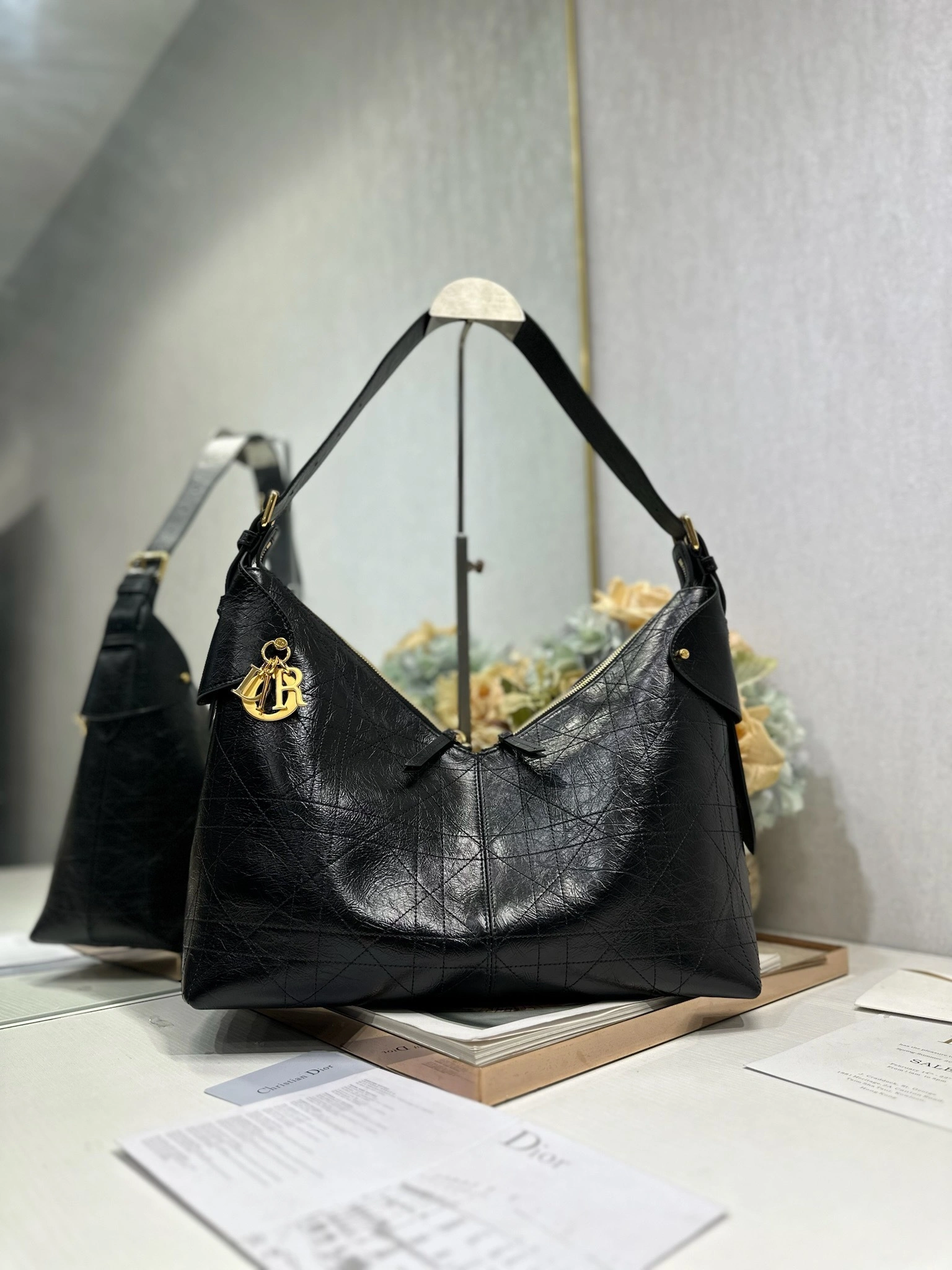 MOMO--4ior M2847UNUO-M900 high quality version Voyage cowhide item:E-B000L2022T