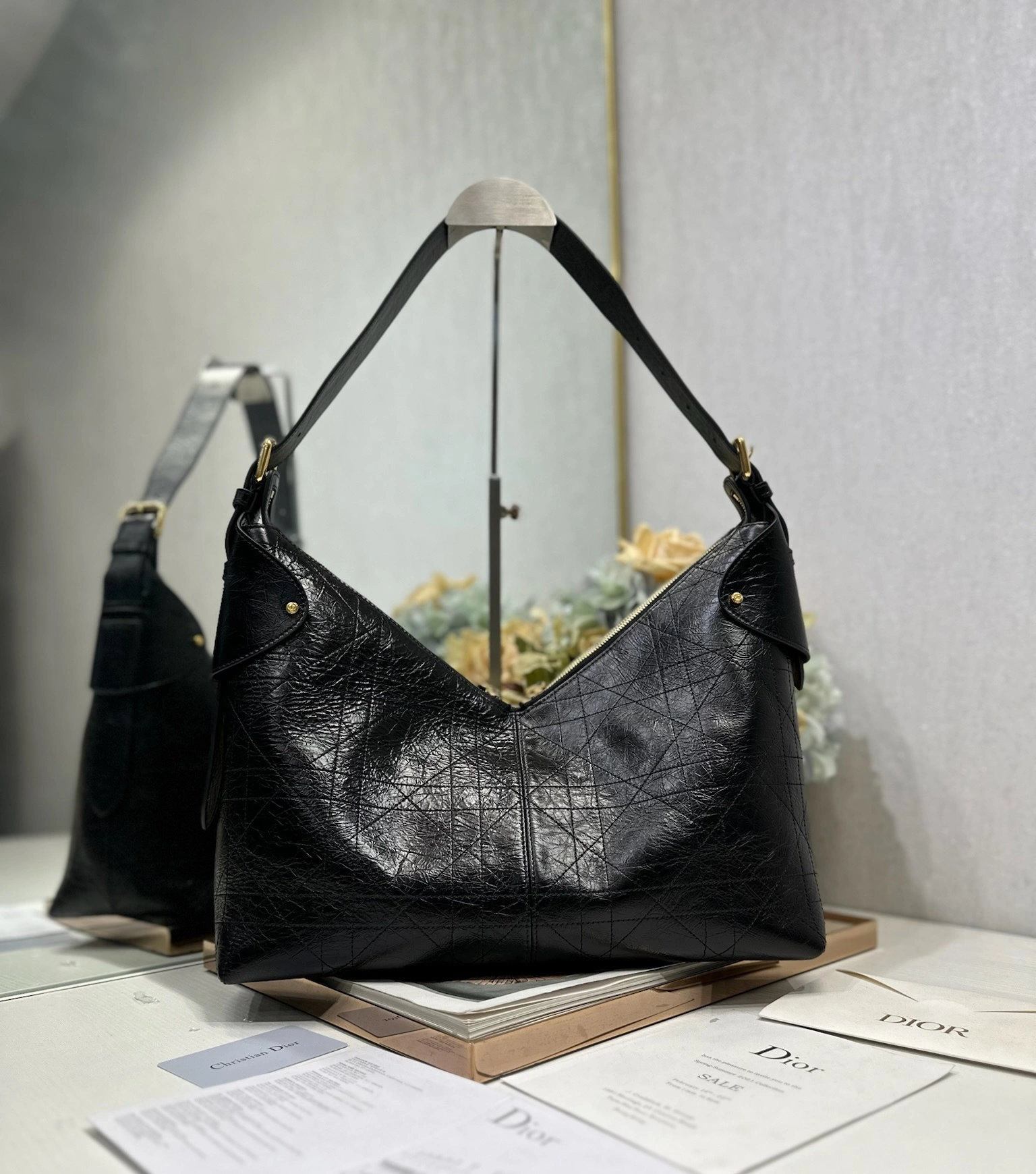MOMO--4ior M2847UNUO-M900 high quality version Voyage cowhide item:E-B000L2022T