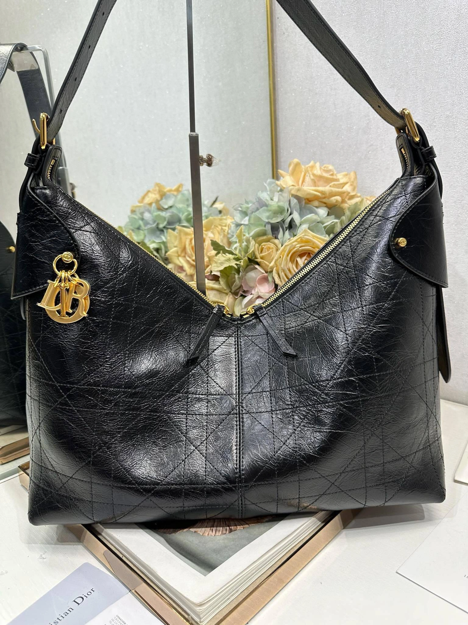 MOMO--4ior M2847UNUO-M900 high quality version Voyage cowhide item:E-B000L2022T