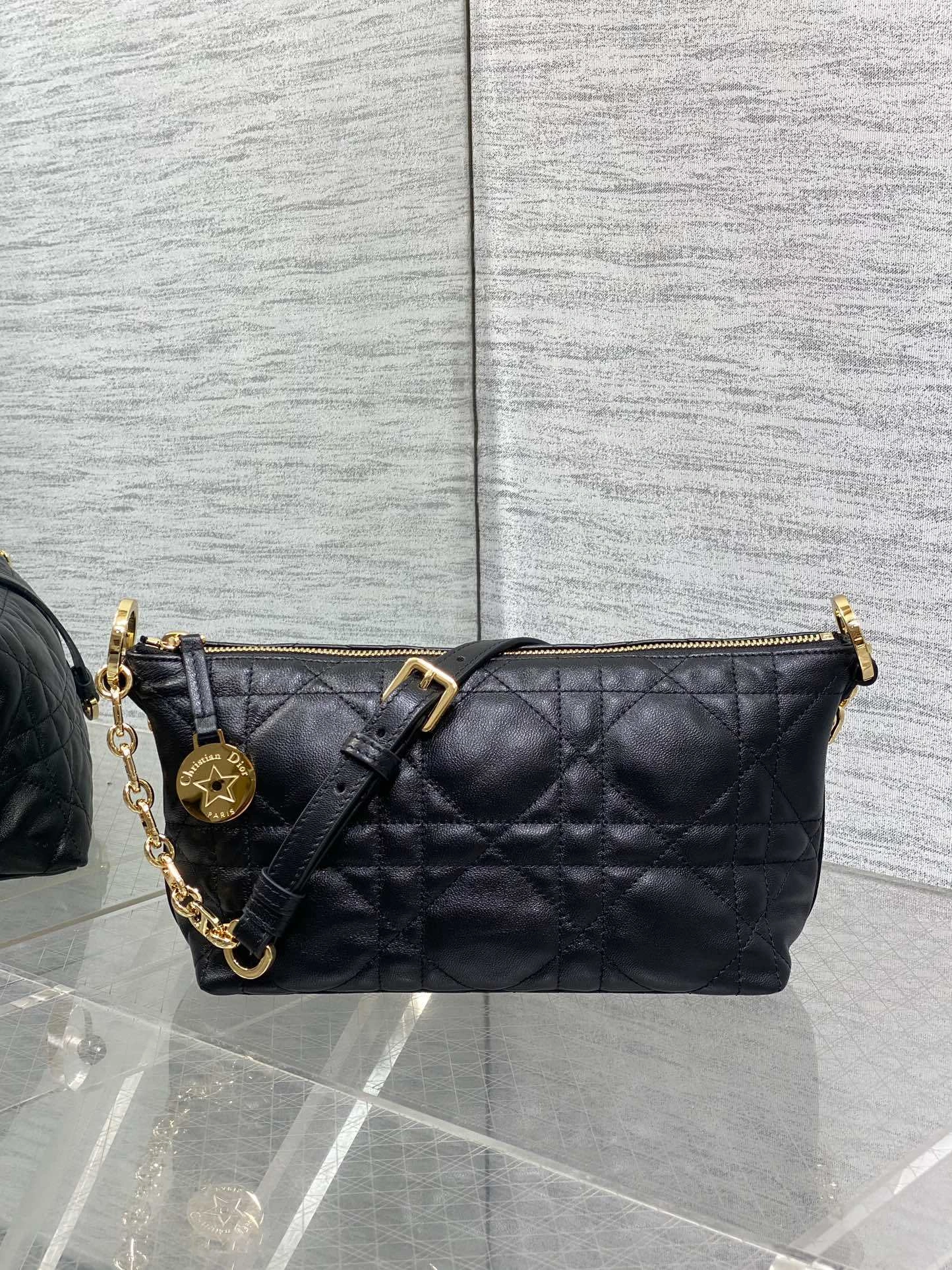 MOMO- 4ior S3202UDBB-M900 high quality version sheephide item：E-B813I2444